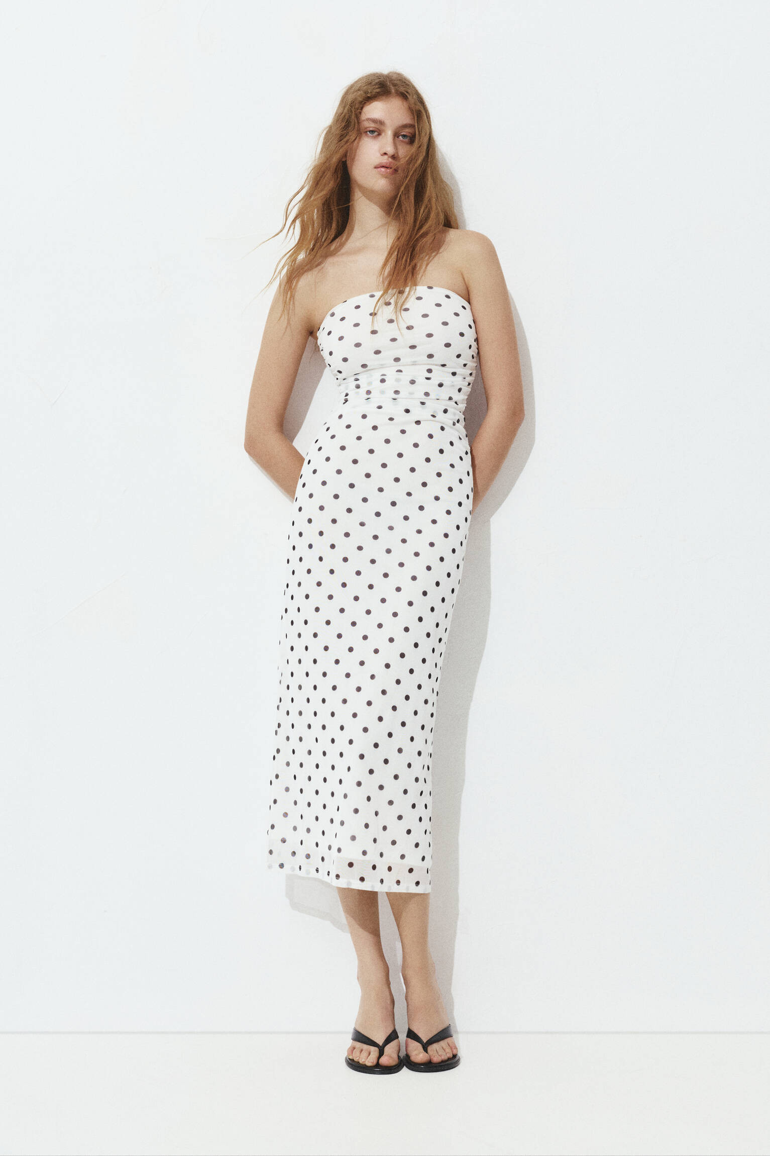 Midikleid mit Tupfen | Pull&Bear Deutschland | PULL and BEAR DE