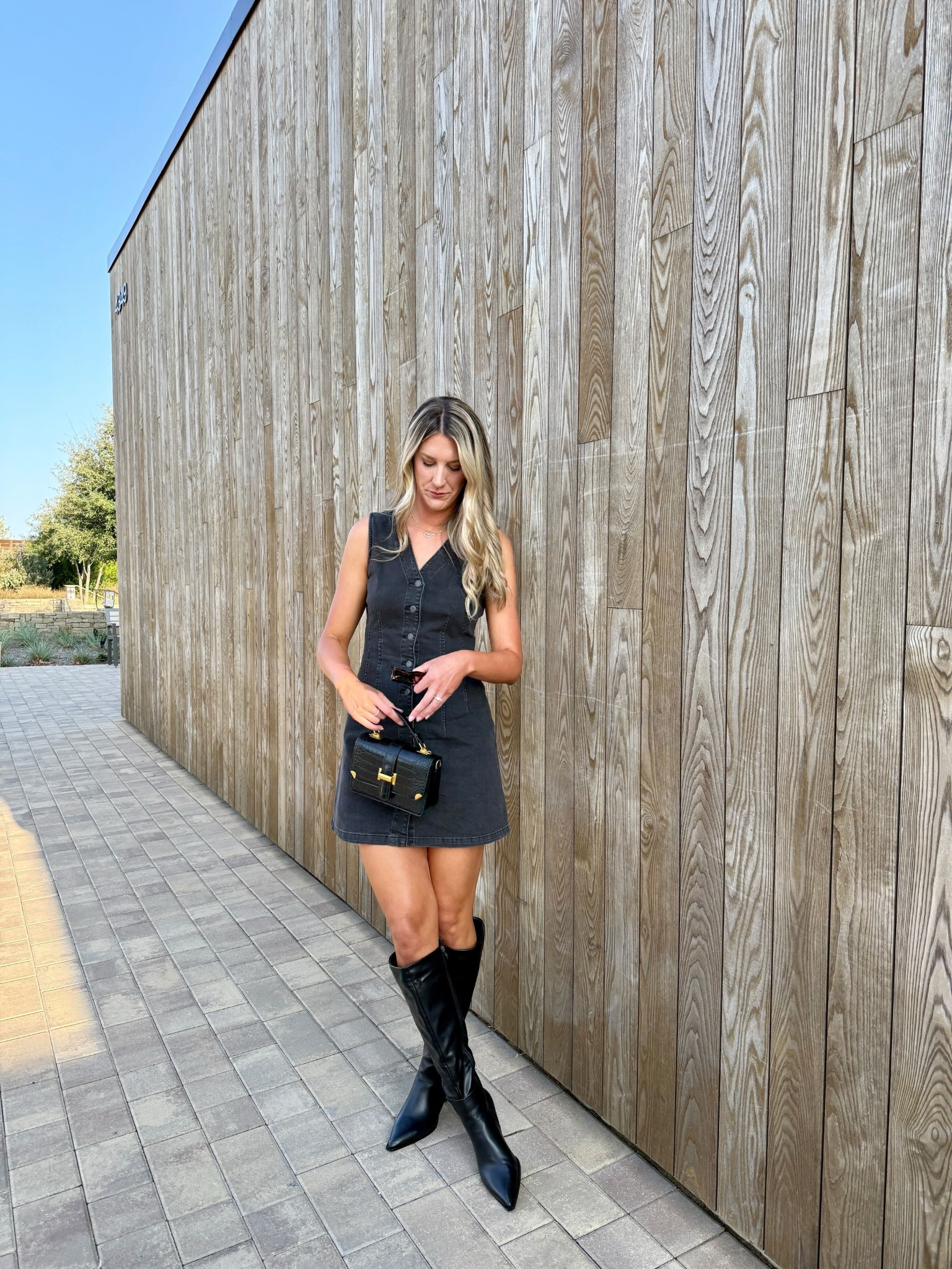 My denim look for LTKCon night 1! Obsessed with this dress from Gap!

#LTKStyleTip #LTKFindsUnder100 #LTKCon