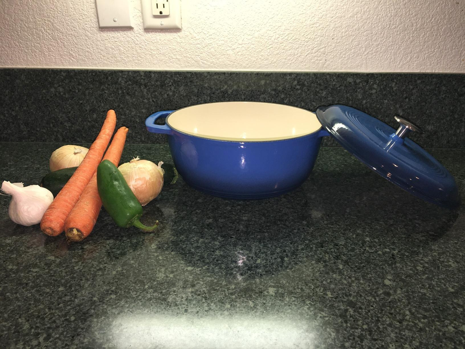 Amazon Basics Enameled Cast Iron Covered Round Dutch Oven, 6-Quart, Red | Amazon (US)