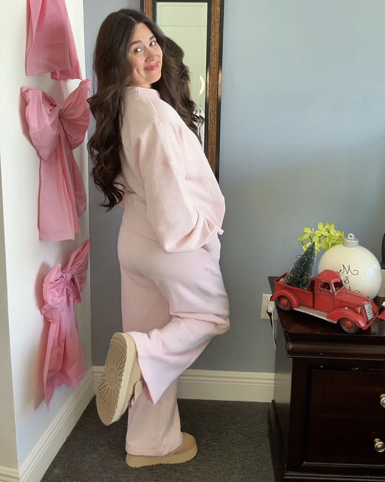 Baby pink sweatshirt and matching pants set. Sweater size S. Pants size XS. 

#LTKHoliday #LTKootd #LTKgrwm