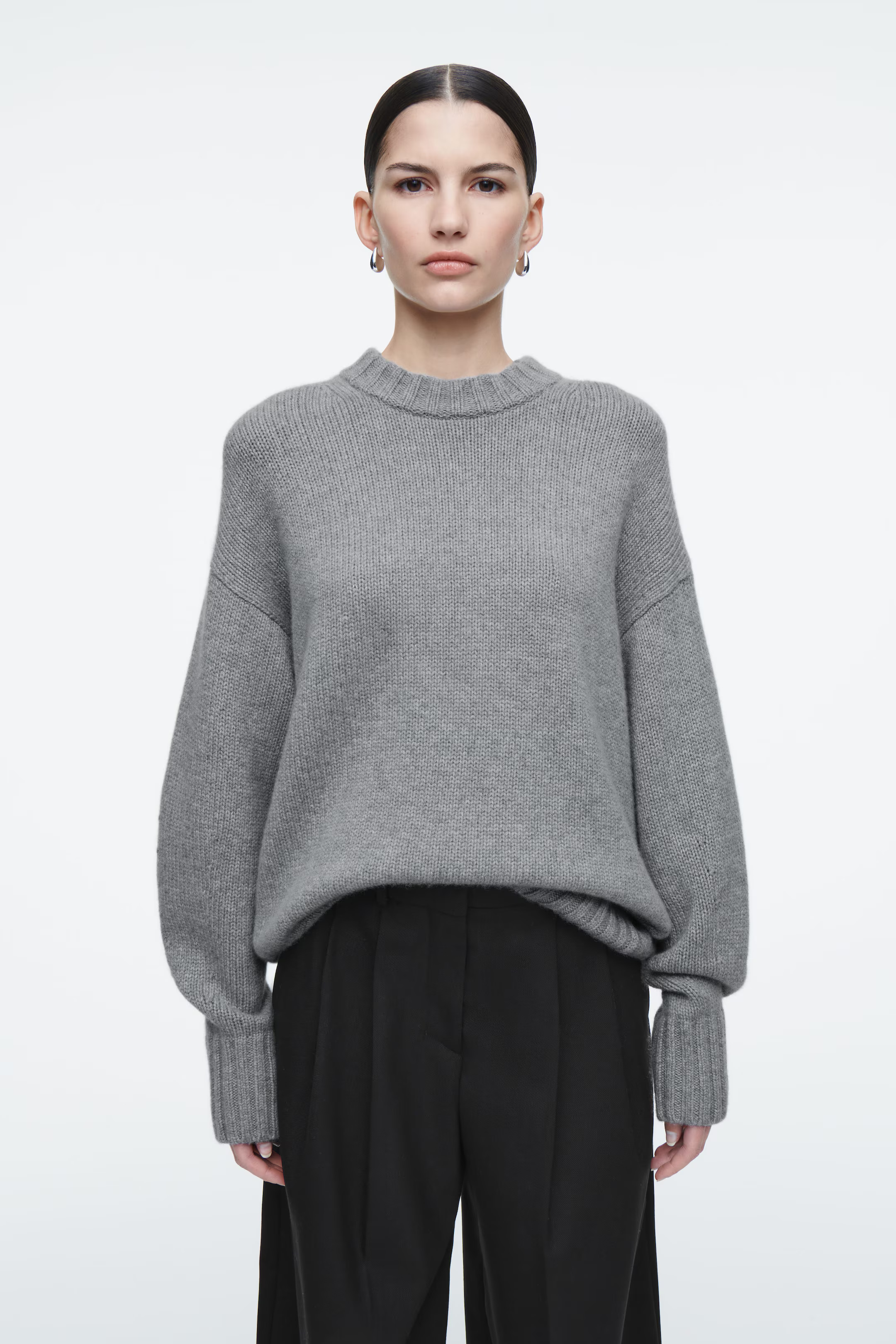 JERSEY GRUESO DE CUELLO REDONDO EN CASHMERE PURO - GRIS | COS (EU)