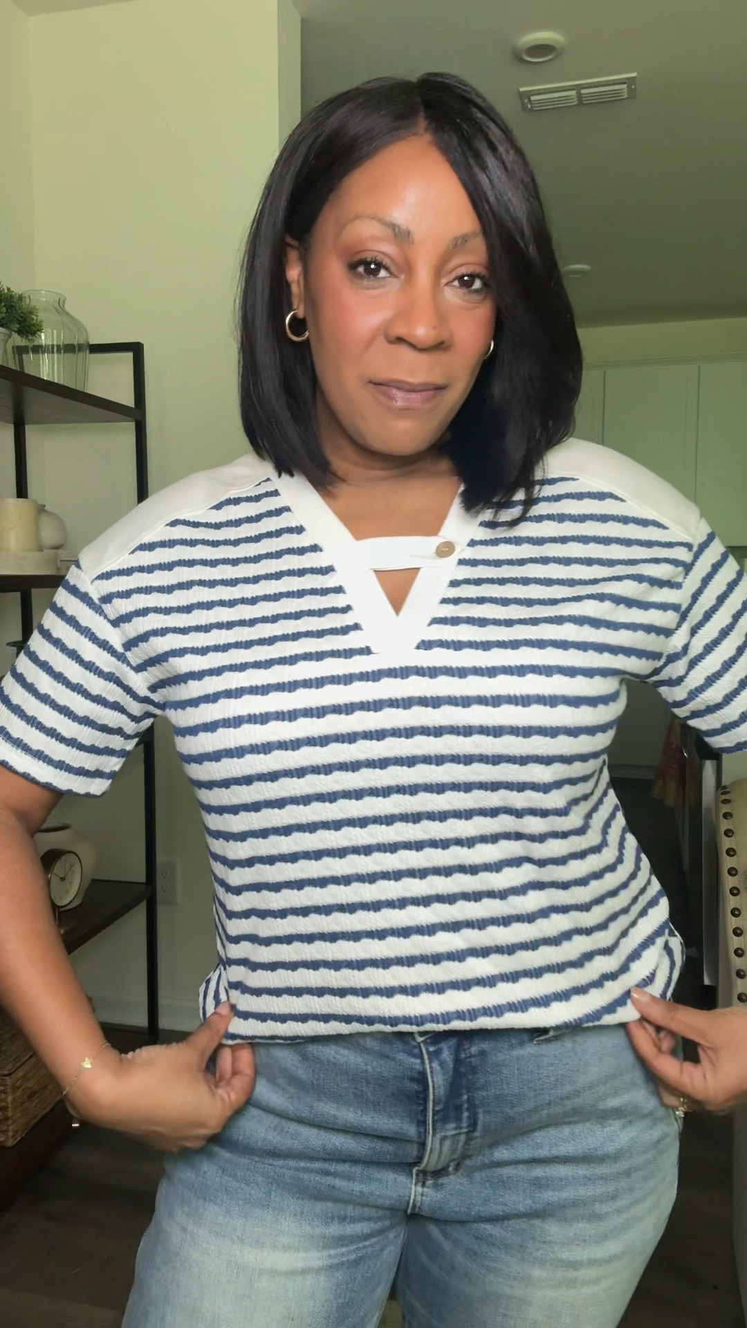 Elevated basic v neck top. Wearing size large fits tts 

#LTKootd #LTKSeasonal #LTKMidsize