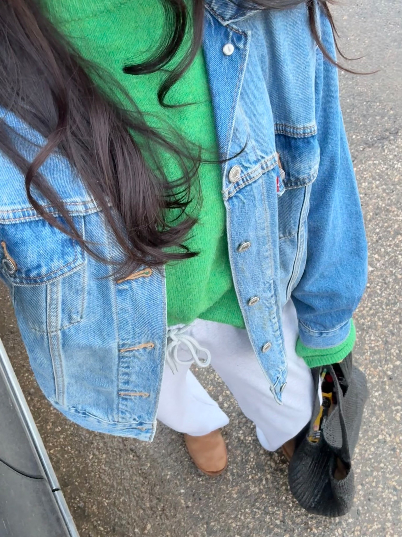 Casual ootd!! These pants are amazing , weeding medium. Levi trucker jacket is a staple - in medium !