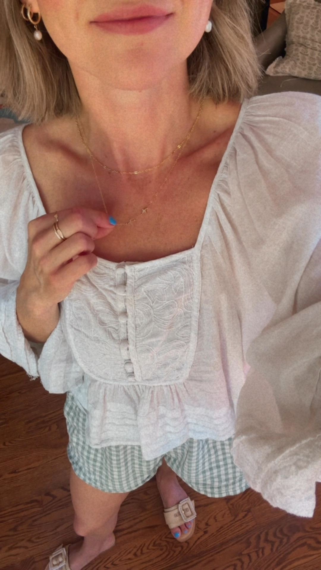 Dainty white blouse and boxer short combo 👌🏽original white blouse is old from anthro