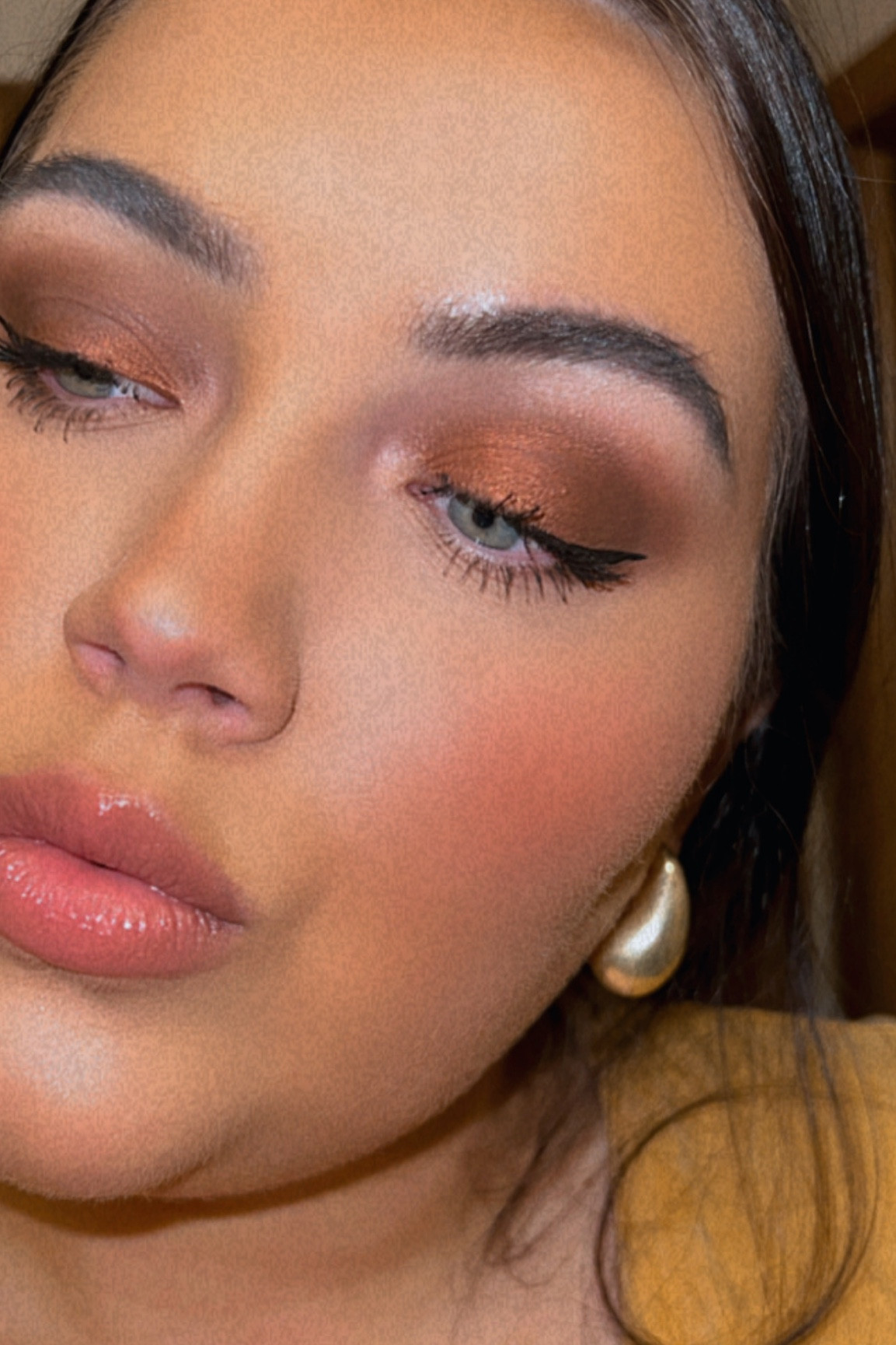 Smokey chocolate eyes 🖤☁️🎱🤎🧸💫