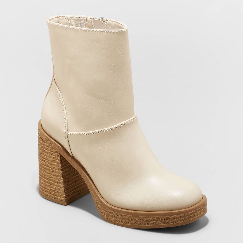 Women&#39;s Olly Platform Boots - Universal Thread&#8482; Off-White 8.5 | Target