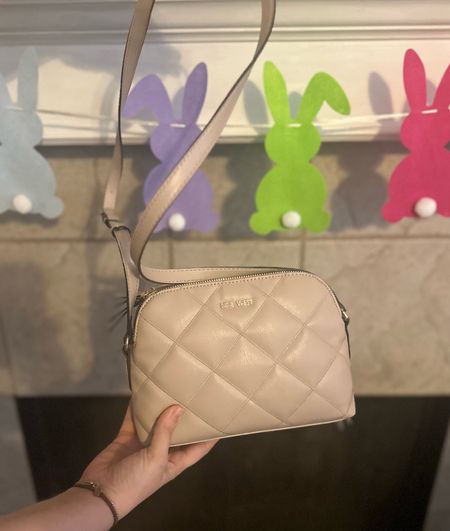 Looking for the perfect Easter gift for her? Finding a new in season purse can be the best place to start! This Nine West Sidonie Mini is the perfect addition to your spring wardrobe capsule🐣