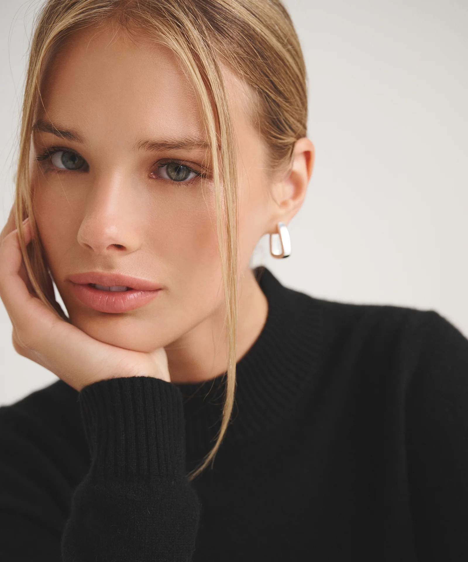 Basic Cashmere Mockneck Sweater | NAADAM