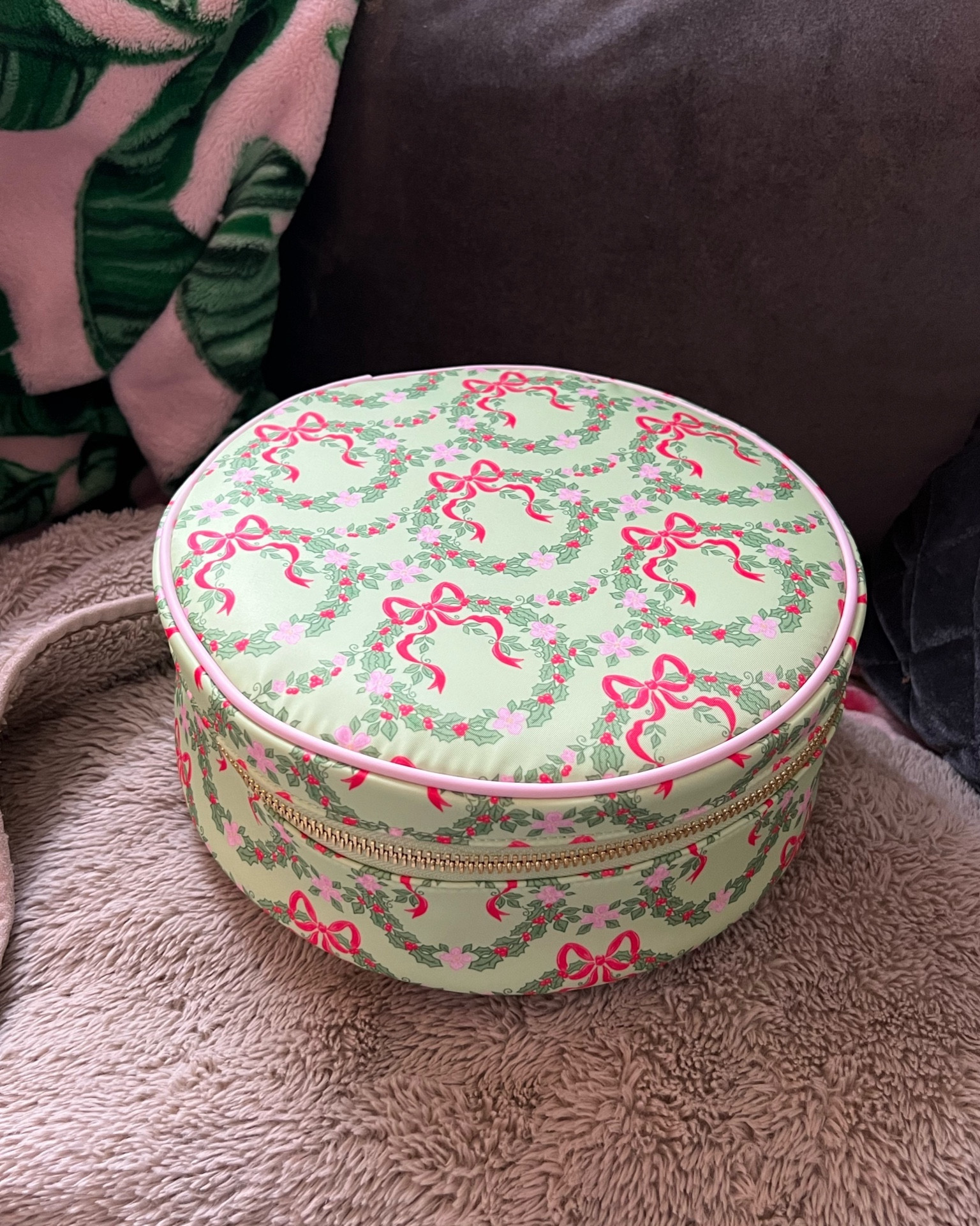 Stoney Clover round open top pouch 🎀 

#LTKHoliday #LTKSeasonal #LTKfindsunder100