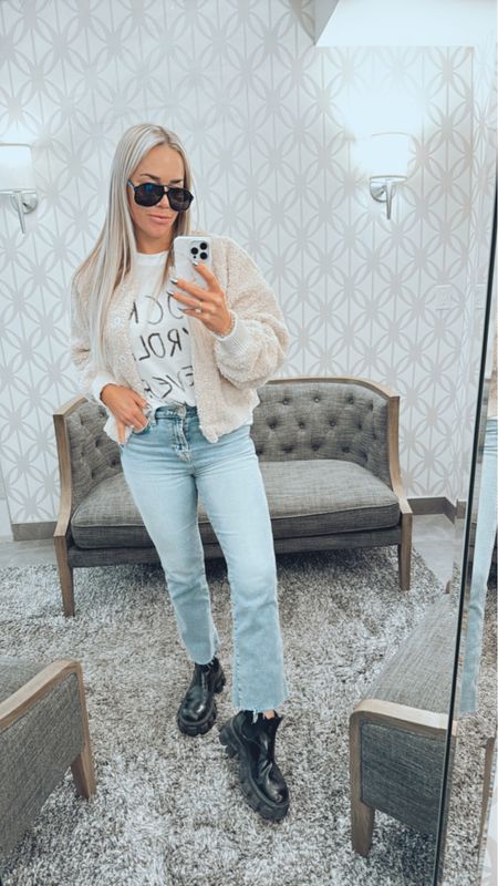 Obsessed with these new 7FAM jeans and Anine Bing Tee! Jeans are 50% off right now and fit like an absolute DREAM 💭 

#LTKMostLoved