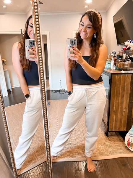 Fabletics loungewear // activewear // Holiday outfits // Christmas // gift guide // Athleisure set // gift ideas for her // Kendra Scott 

#LTKunder50 #LTKstyletip #LTKfit