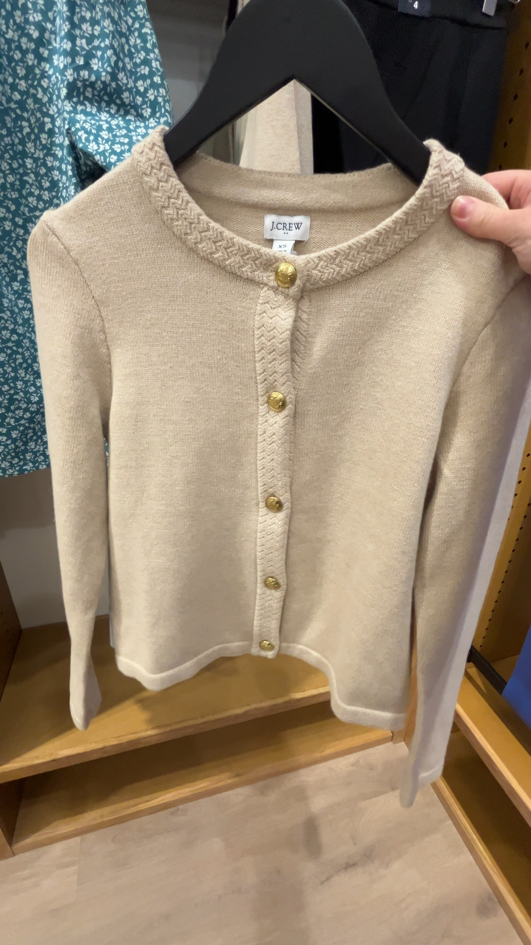 Work wear, wear to work, cardigan, j. Crew factory 

#LTKWorkwear #LTKFindsUnder100 #LTKStyleTip