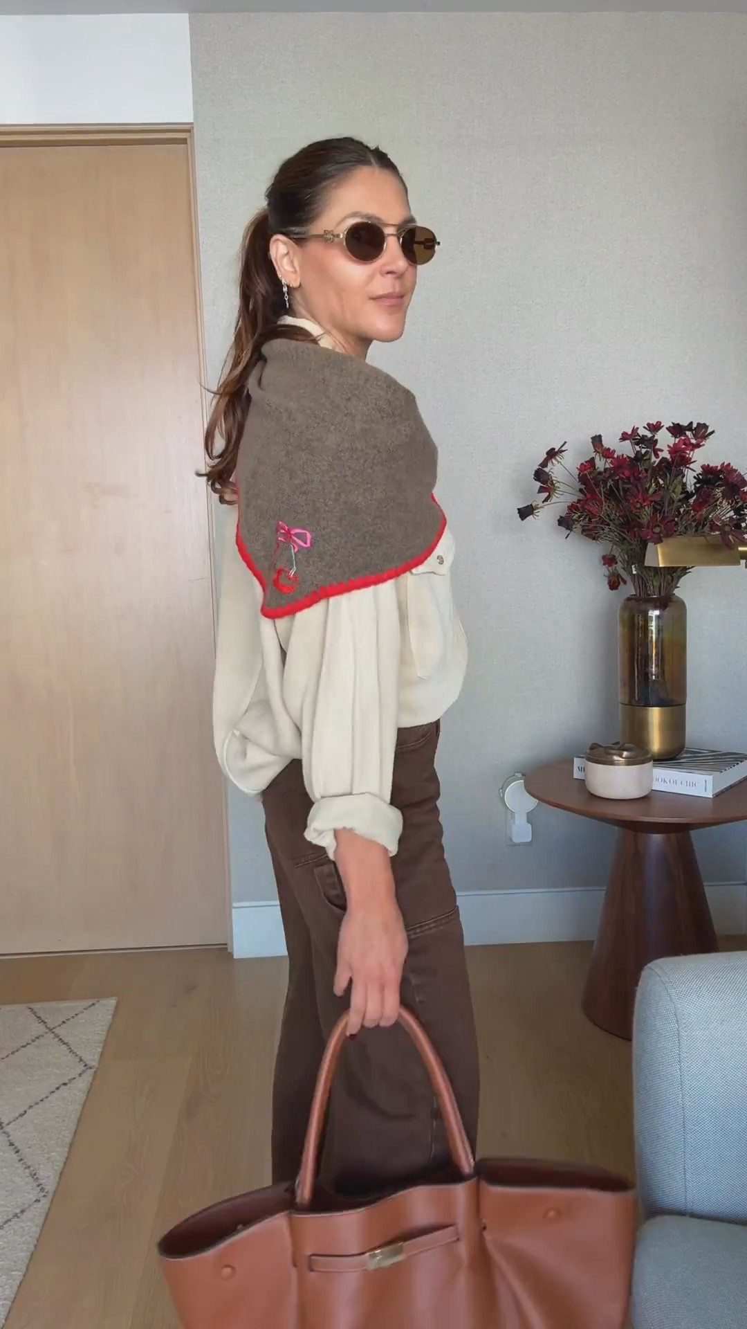 The trend that’s quietly taking over…the triangle scarf.
Effortless, versatile, and the perfect finishing touch.
I styled it three ways to show just how chic (and wearable) this comeback really is.

