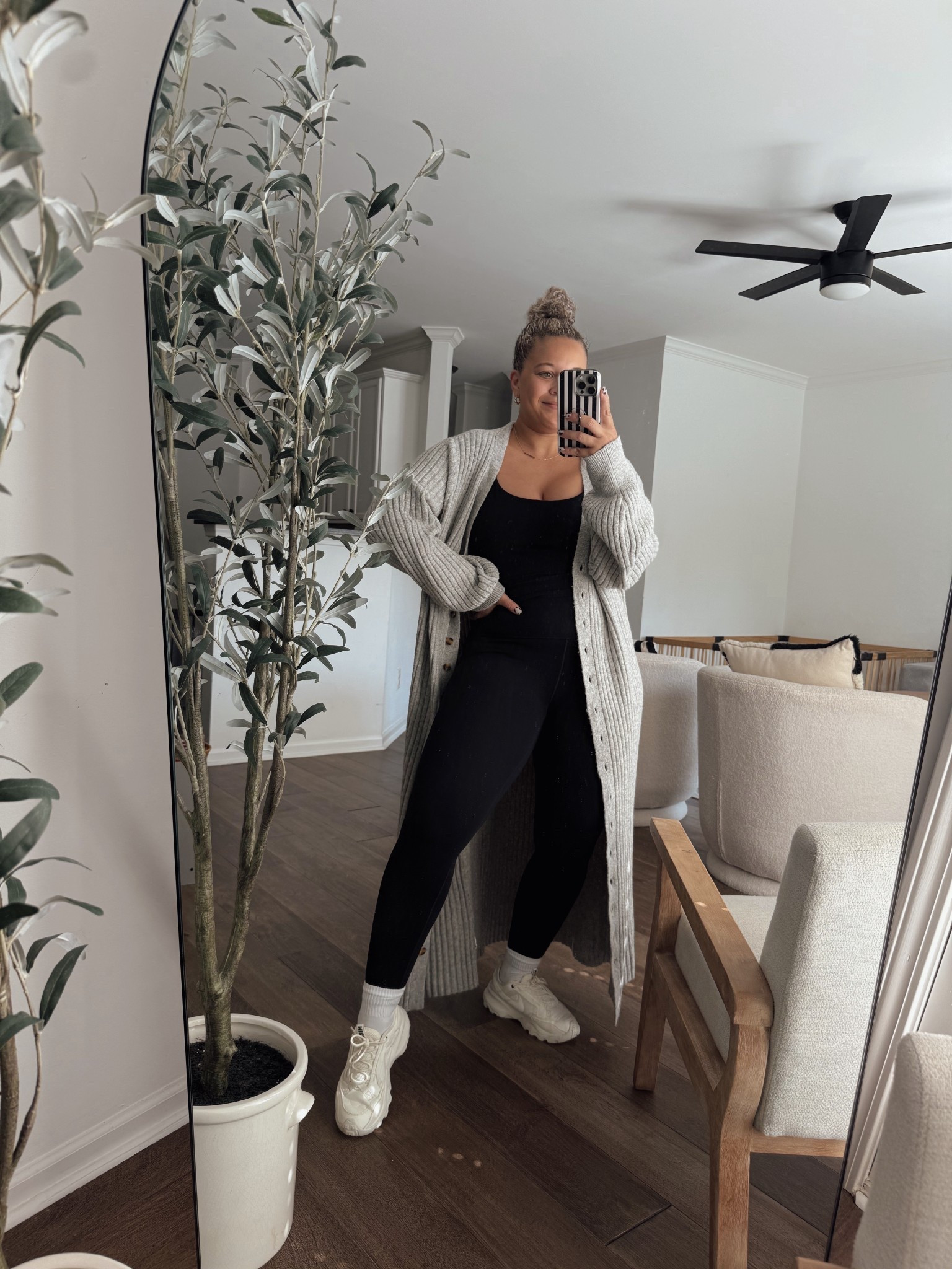 Midsize mom fall outfit idea 