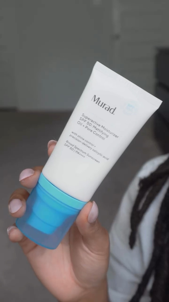 Best Sunscreen for Oily Skin ☀️🧴

Most sunscreens leave me with a dewy finish that I have to use makeup to mattify.

But, this SPF from @muradskincare has a matte finish with staying power.

I have oily skin so creating a matte base at the beginning of my day is top of mind. It’s also critical to a great skincare routine to wear SPF every single day.

Reaching for this one is a no-brainer in my daily routine.

Not only does it protect my skin from UVA and UVB rays, it also has salyclic acid in it to help battle breakouts and blemishes.

So if you’re looking for an SPF that will protect and prevent while mattifying, give this one a try.

#skincareinyour30s #spfprotection #muradskincare #oilyskincare