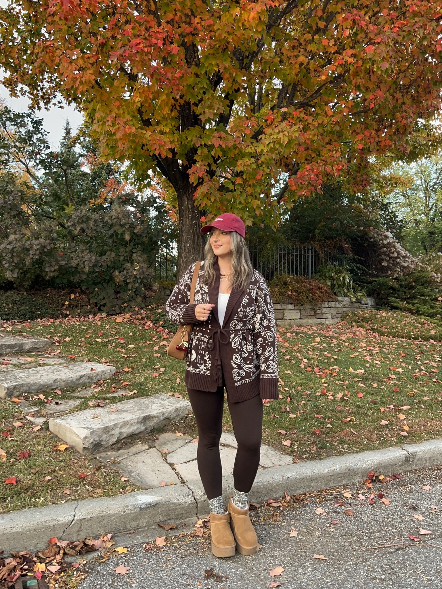 Fall walk outfit! Wearing L in the bandana print cardigan and brown leggings, wearing M in the bra free tank top. I’m a 9.5-10 shoe and wear a 10 in the Uggs