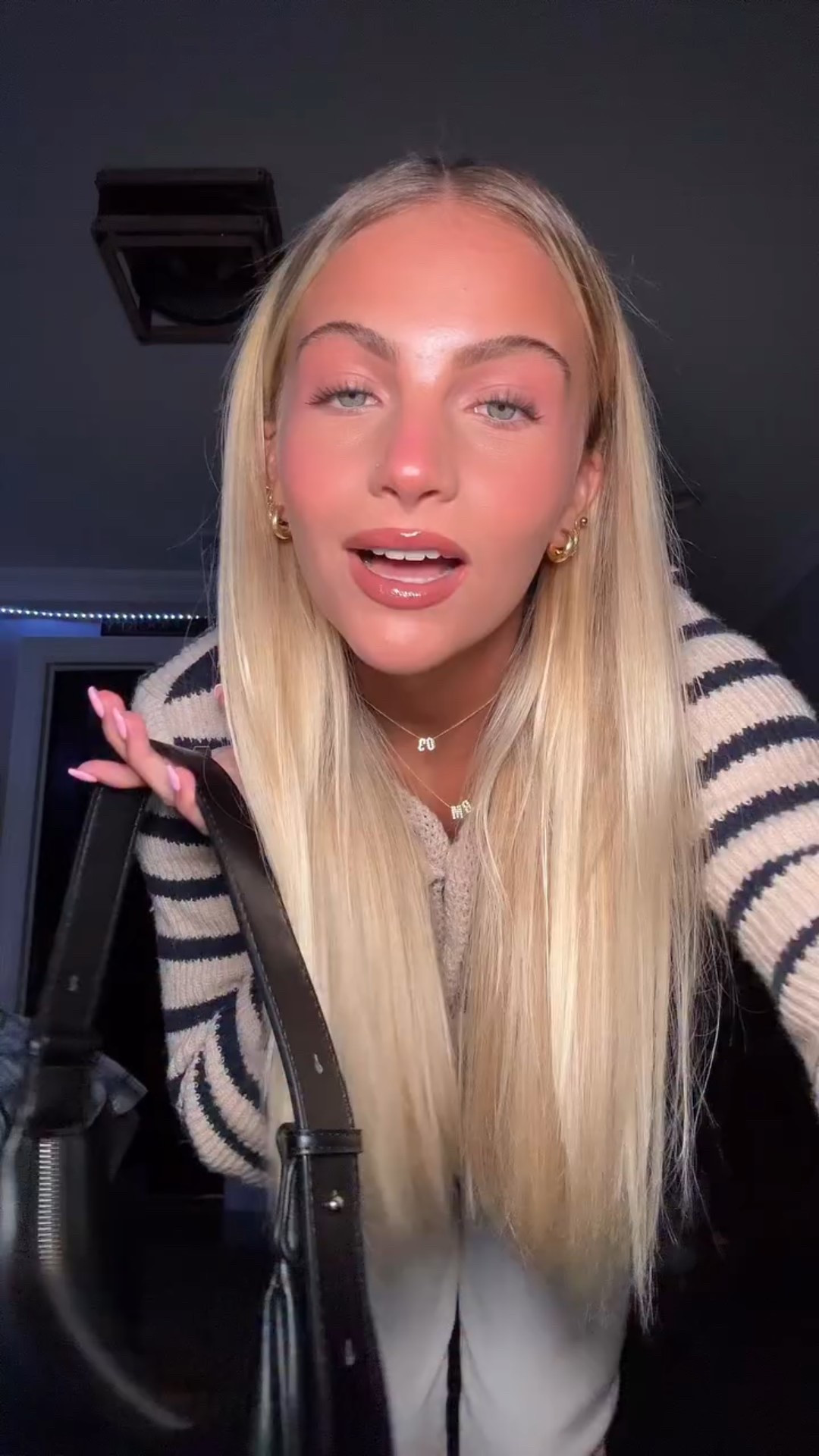 Yayyy @oldnavy jeans
 @coquetteonseventh sweater ❤️ #ootn #dinner