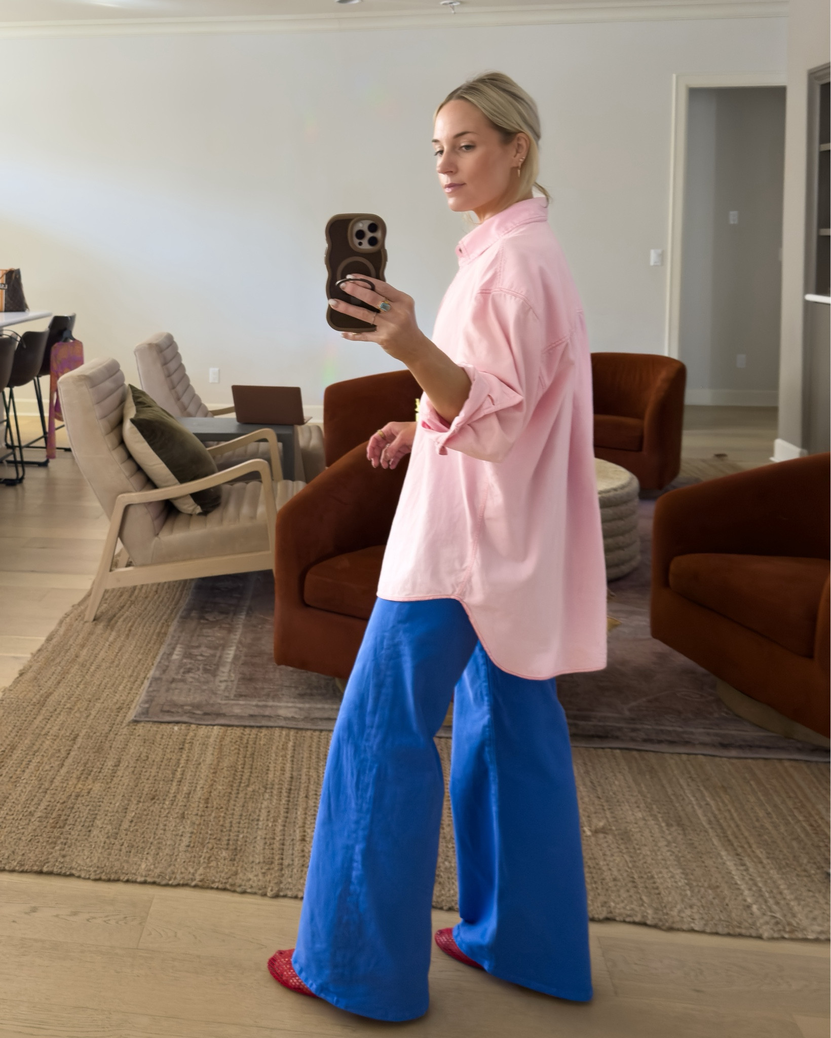 Color-blocking, grounded in real life. This Free People poplin, Mother Denim and barn coat combo proves bold doesn’t have to mean loud. 🩵🩷
•••
#LTKOutfits #SpringStyle #FreePeople #MotherDenim #ColorBlockOutfit #FallLayers #AmazonFashionFinds #ElevatedEveryday #BarnJacket
•••


#LTKootd #LTKmomlife #LTKSeasonal