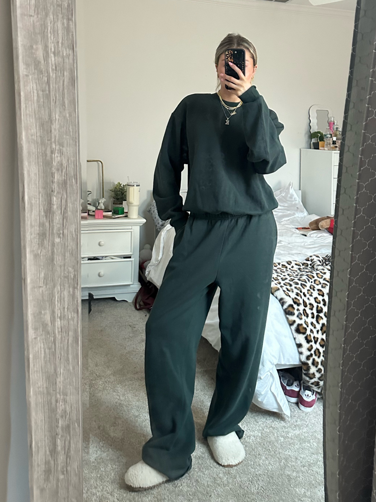 crewneck: size medium 
sweatpants: size medium (wish i got a small) they run big!! 