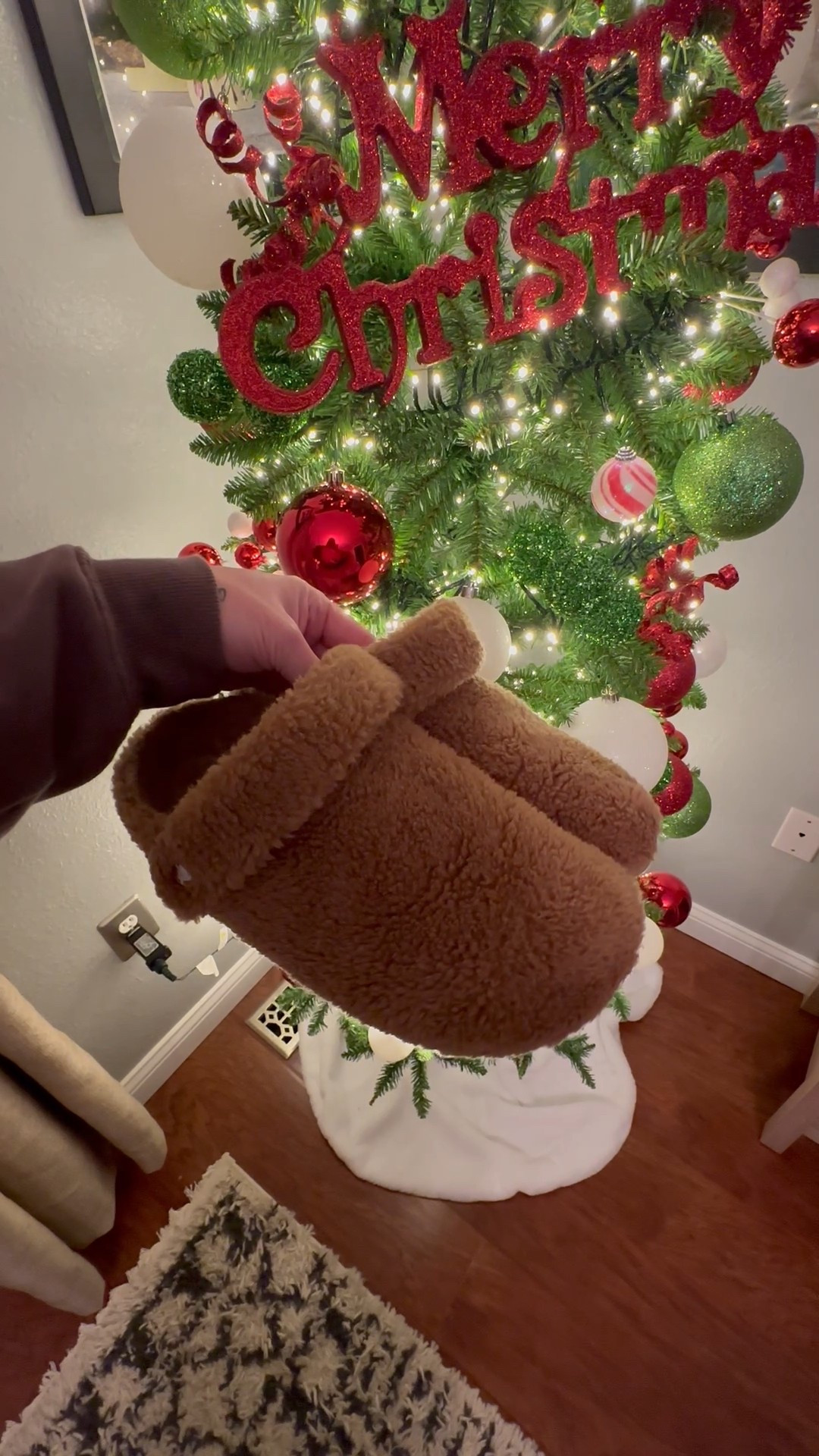 The most cozy slippers and I’m in love with this color. Would make a great Christmas gift for anyone. Several colors available. I did my regular size 


Birthday present 
House slippers
Crocs


#LTKFindsUnder50 #LTKGiftGuide #LTKSaleAlert