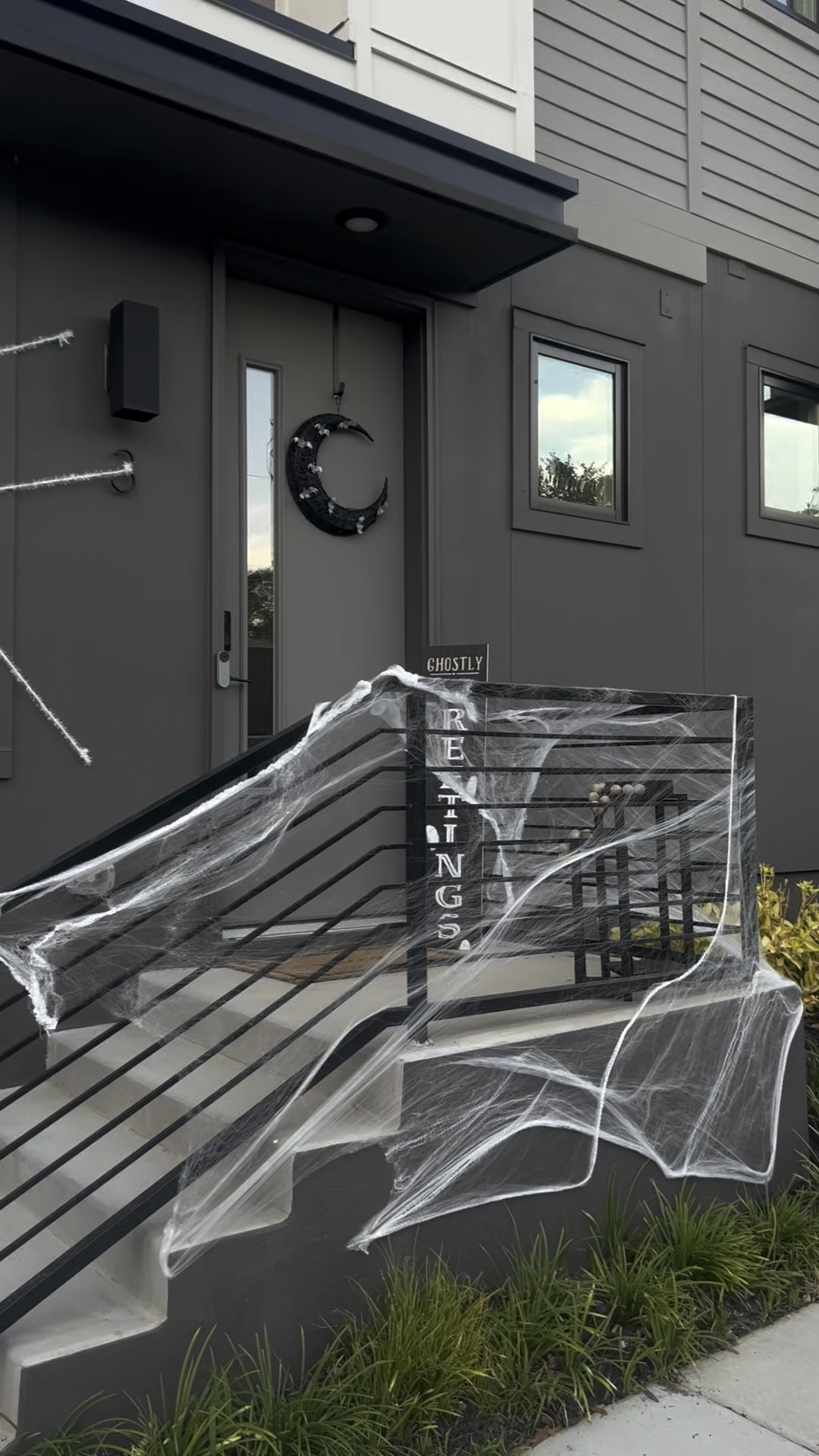 first year of doing outdoor decorating 👻🖤

#LTKVideo #LTKHome #LTKHalloween