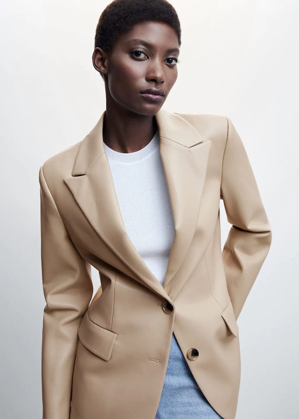 Leather effect jacket | Beige Leather Blazer | Faux Leather Blazer | Work Outfit | Work Wear Style | MANGO (US)
