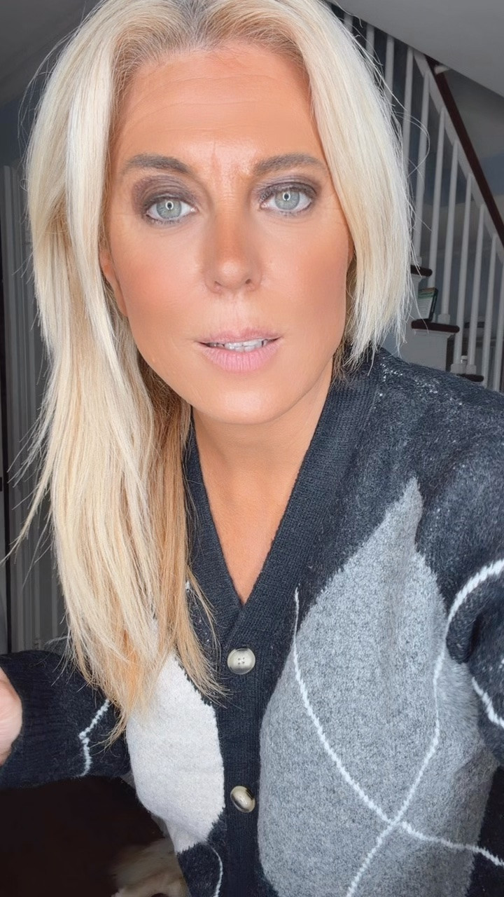 My favorite argyle cardigan sweater

#LTKootd