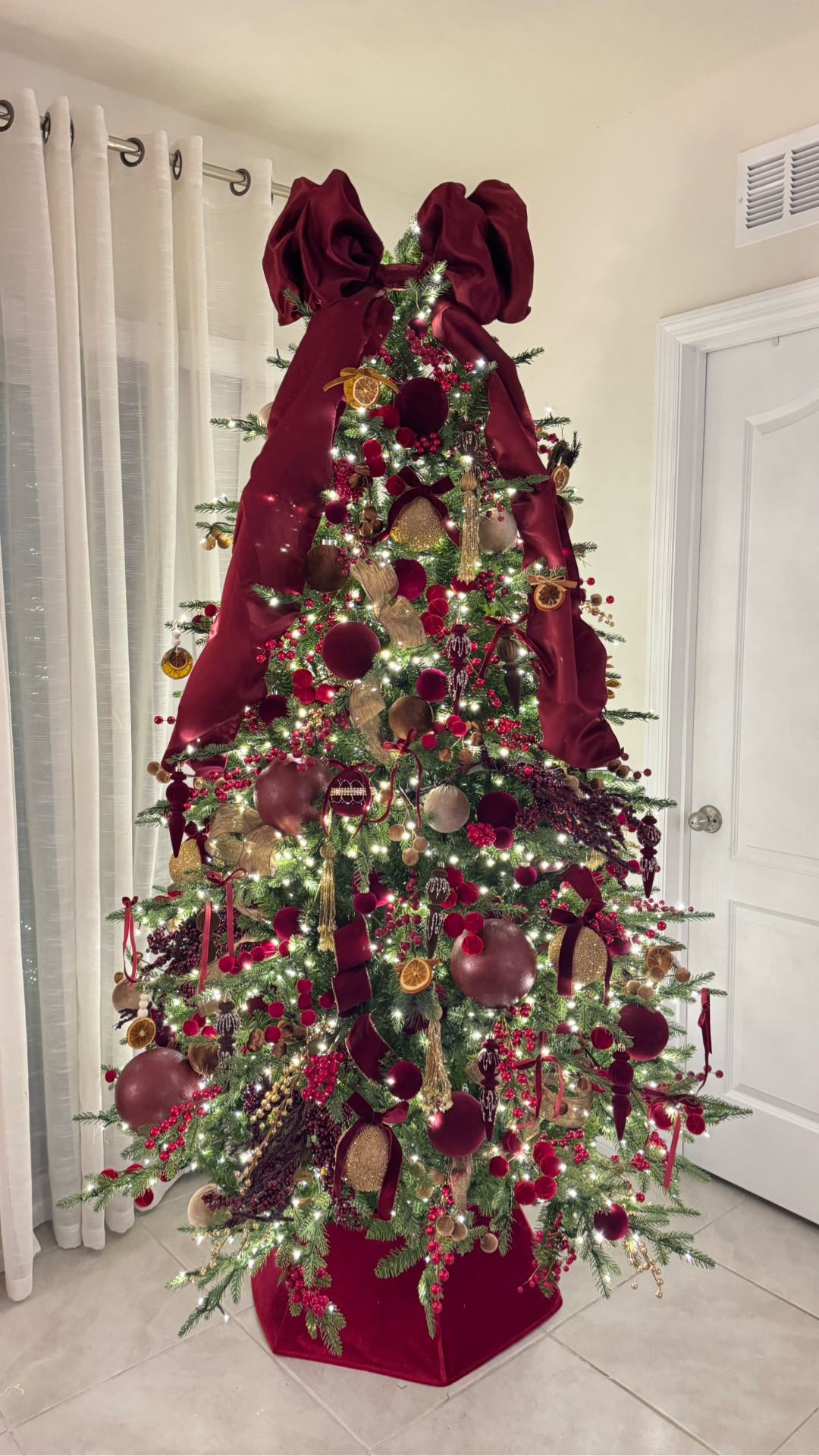 Christmas Tree🎄♥️

#LTKHome #LTKHoliday #LTKSeasonal