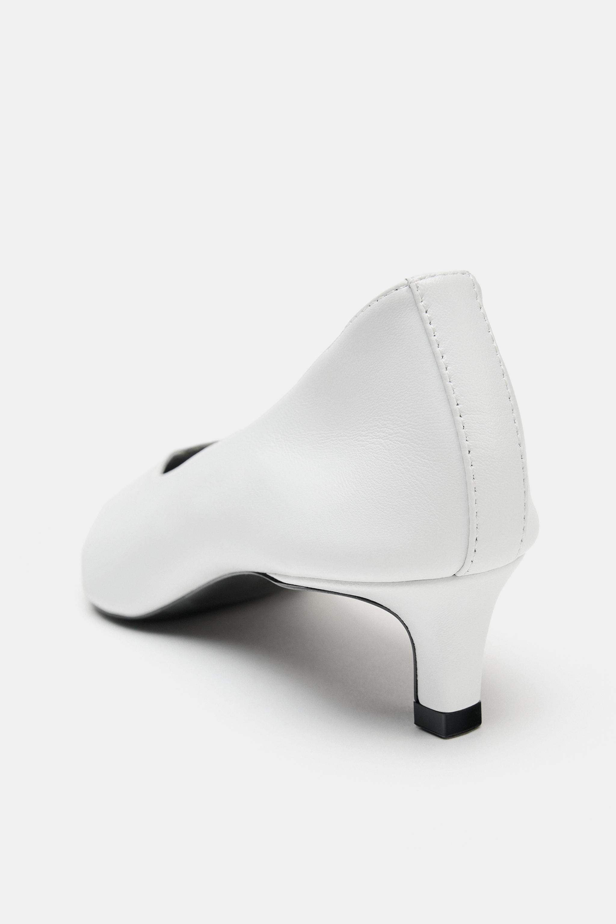 Soft leather heeled shoes. V-cut vamp with topstitch detail. Slim kitten heel. Pointed toe.Heel h... | Zara UK