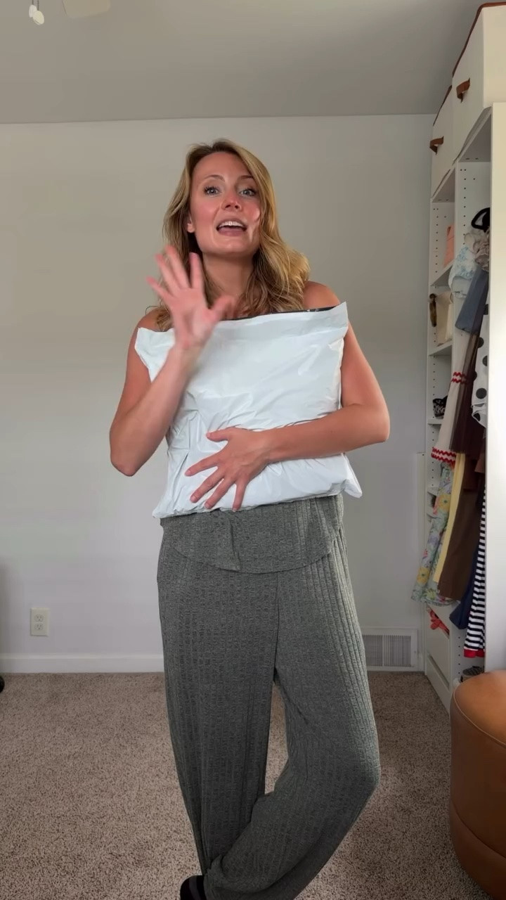 Made my aerie wishlist a reality during their sale last weekend! AND they have some more sales coming up that I’m sure I’ll fall victim to 😂 @aerie #AD #AerieRealmakers #unboxing