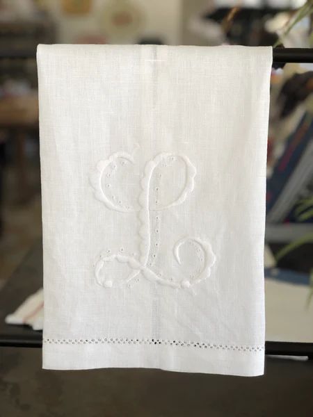 Hand Monogrammed Scallop Hand Towel White | Hibiscus Linens