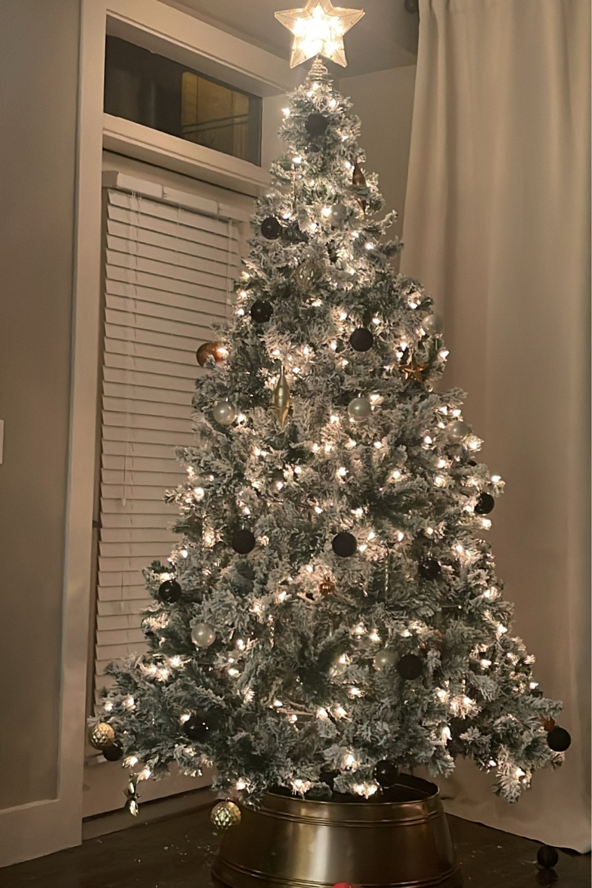 Our Christmas tree 🎄 




#LTKhome #LTKHoliday #LTKSeasonal