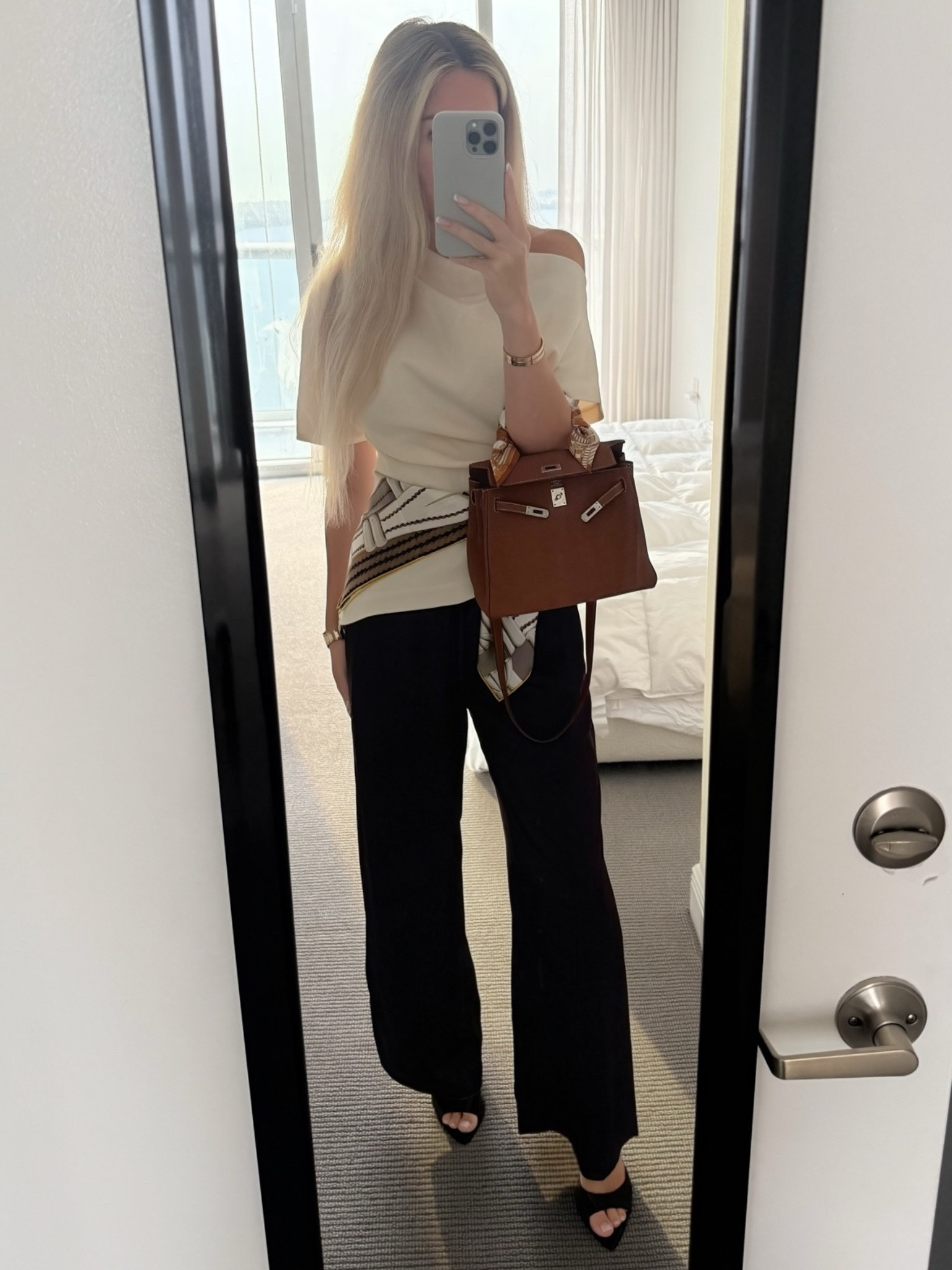 The perfect loose fit silky pants for a luxurious yet effortless look. I sized up to a M for more flowy feel. The material is a bit thicker so they are not very prone to wrinkles. Love that they exist in so many colors too!🤎

#LTKWorkwear #LTKgrwm #LTKootd