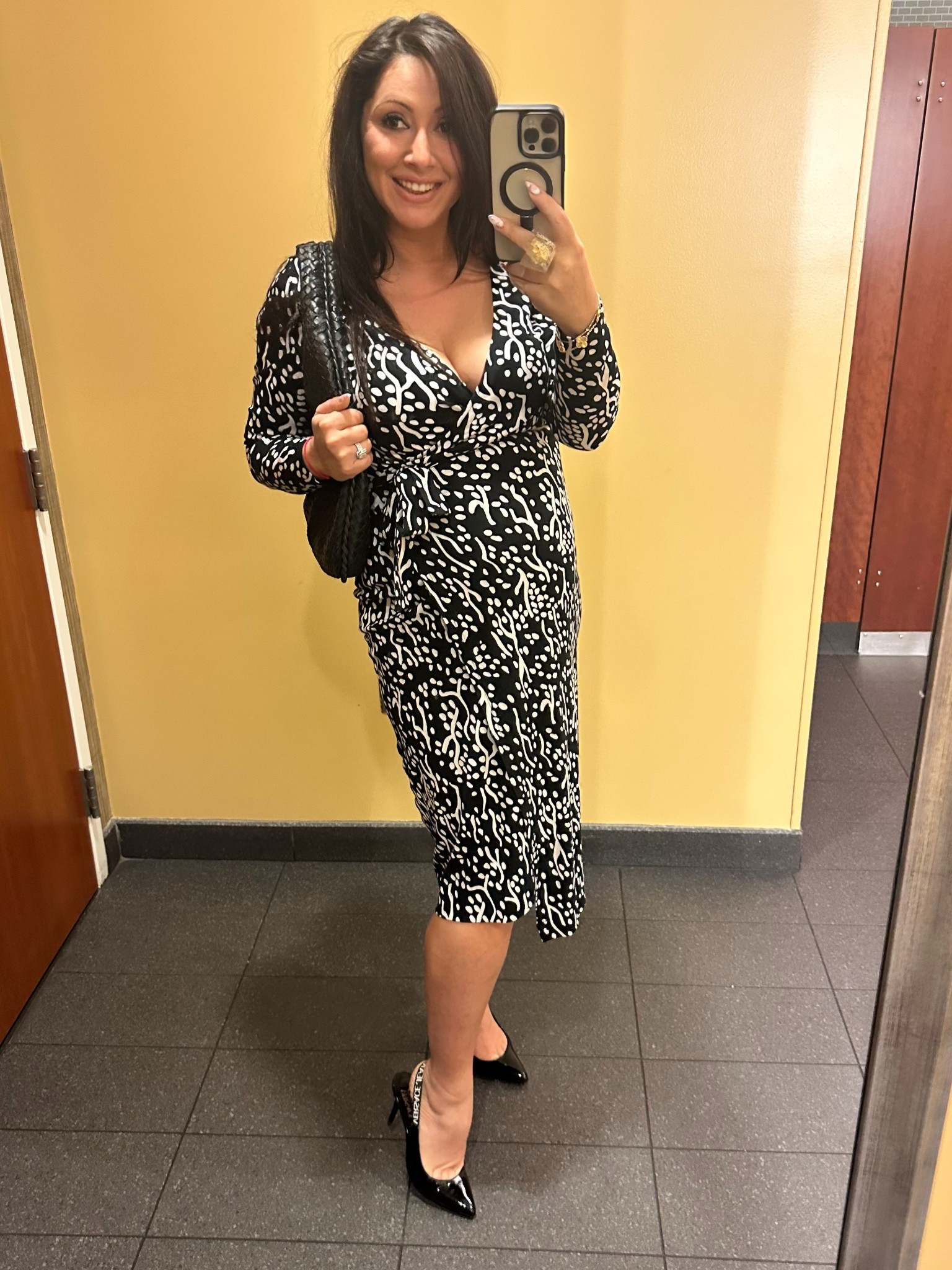 Dress that is flattering even at 5 month pregnant! 

#LTKOver40 #LTKStyleTip #LTKMidsize