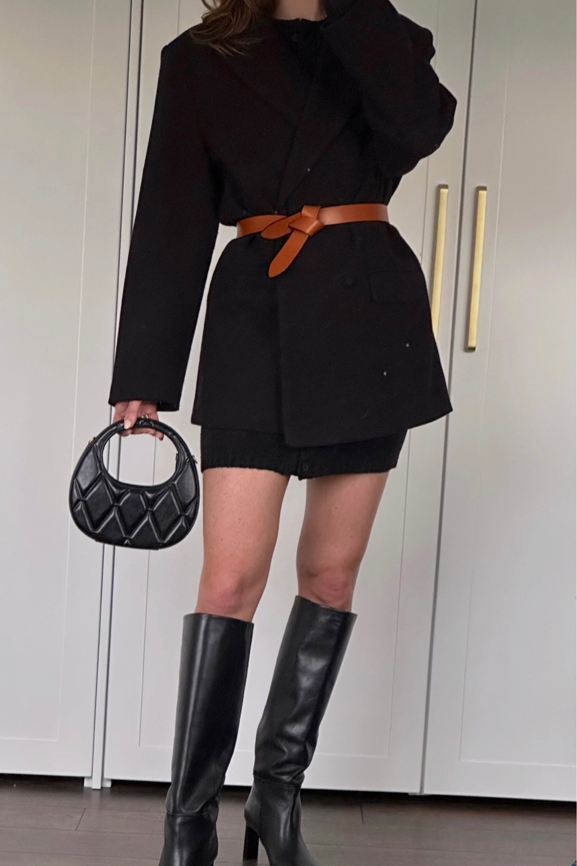 When black is your happy colour 🖤🍂 
.
.
.
Outfit inspo, style inspo, ways to wear, styling ideas, how to wear, simple styling, simple outfit ideas, everyday outfit, old money style, old money outfits, minimal style inspiration, minimal style, classic style, capsule wardrobe, capsule wardrobe outfits, autumn capsule wardrobe, autumn outfits, autumn style

#LTKstyletip