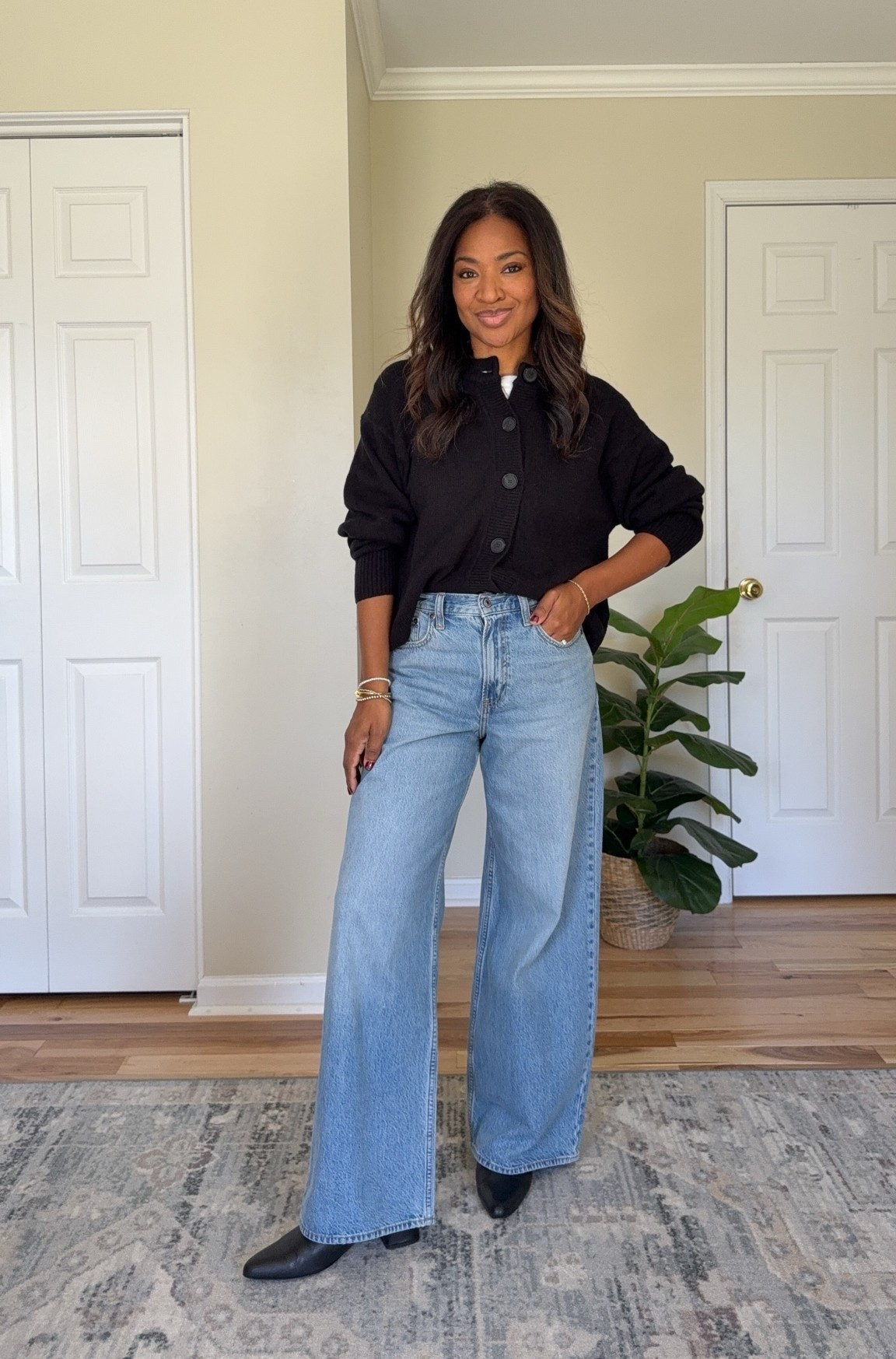 Wearing a small in the cardigan. Size 27 regular in the jeans. ￼ 

 #LTKootd #LTKgrwm #LTKOver40
