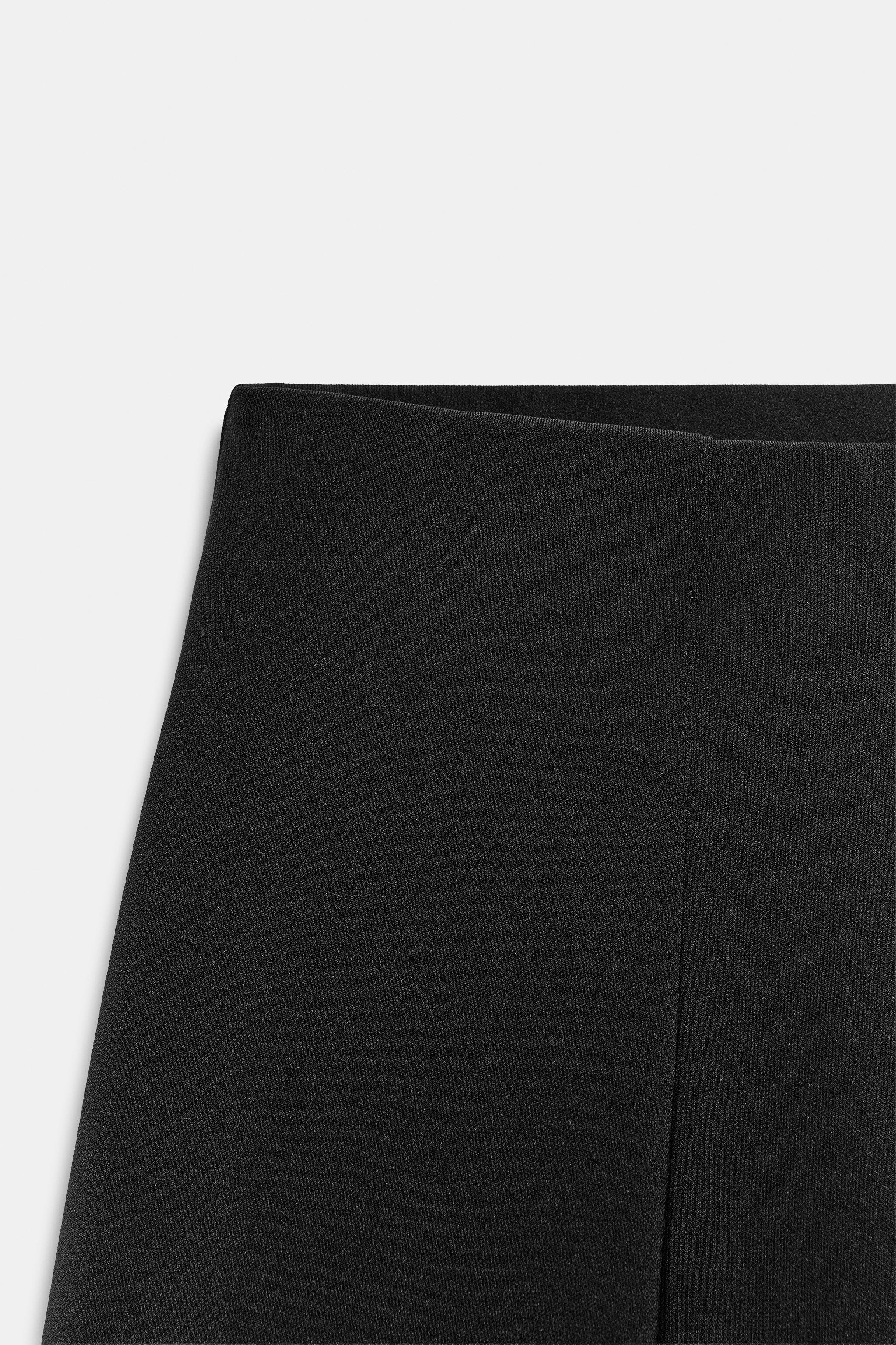 Mid-rise Bermuda shorts with an elastic waistband. Featuring front pleat details. | Zara Canada