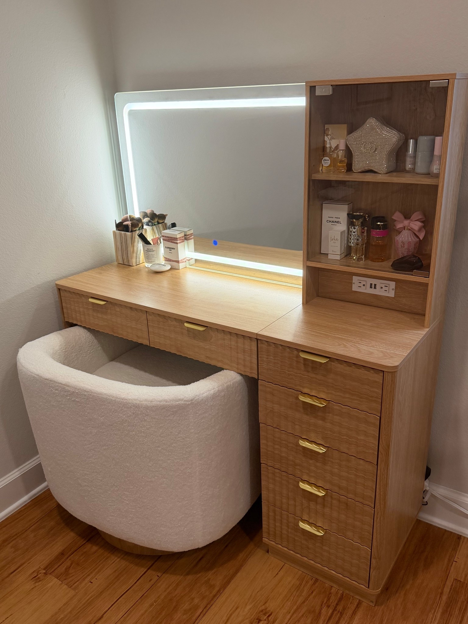 Amazon vanity 💄❣️ 

#LTKHome #LTKgrwm #LTKBeauty