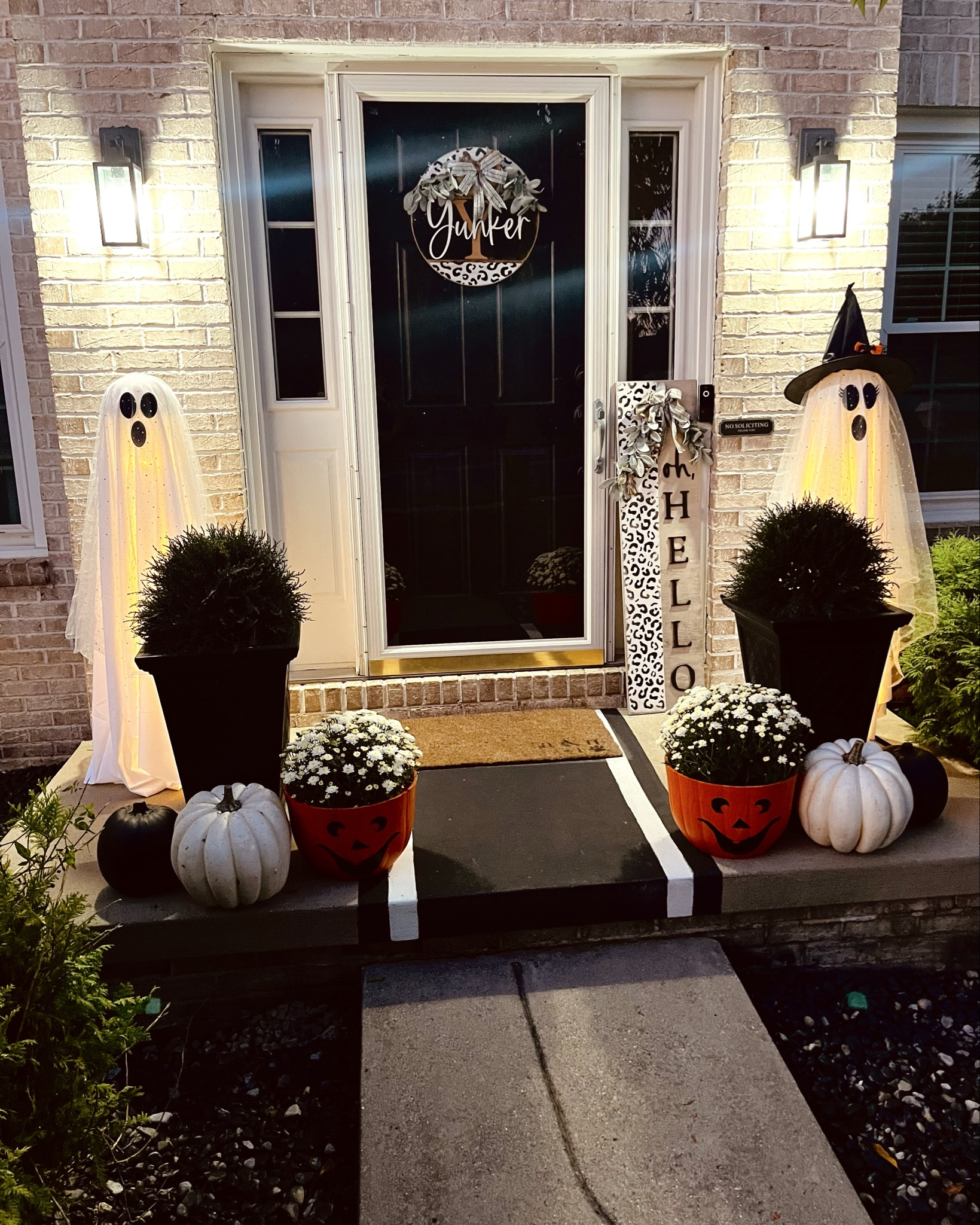 BOO ya 👻✨🧡

decorated the house and porch for Halloween 🎃 
swipe to see my little BOO thing 🐶




#LTKSeasonal #LTKFallSale #LTKHalloween