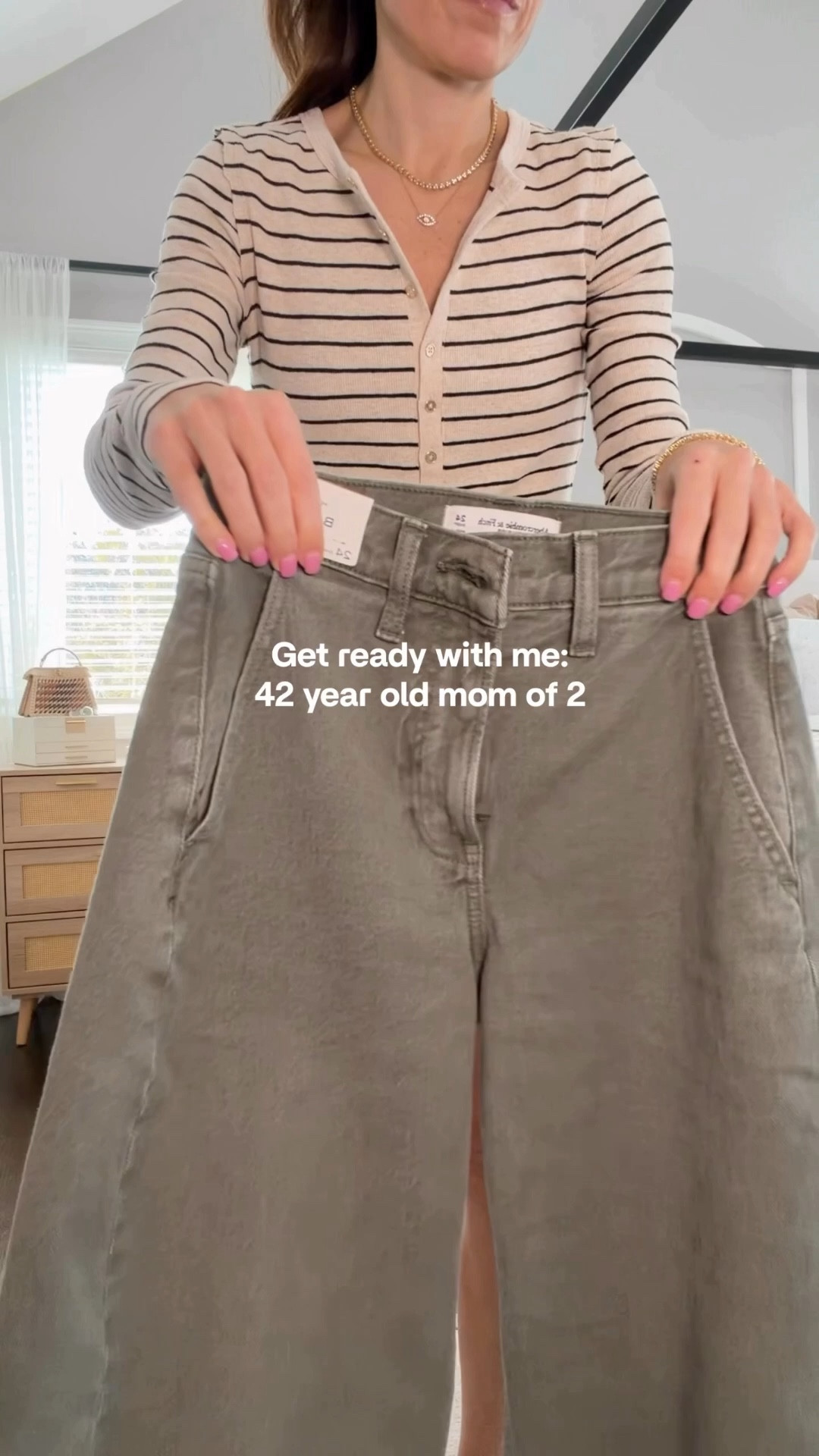 GRWM 🤎
These olive barrel jeans might be my favorite switch-up from denim lately… so comfy and cute!

Easy, relaxed, and still feels put-together — which is basically my outfit goal every day 🙌🏻

💌type “OLIVE” and I’ll send the details 
🔗


#LTKOver40 #LTKgrwm #LTKmomlife