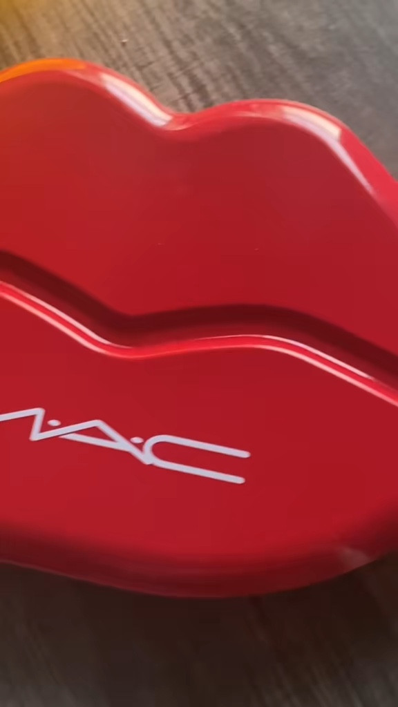 MAC brushes, I wish I could get them all 

#LTKBeauty #LTKGiftGuide