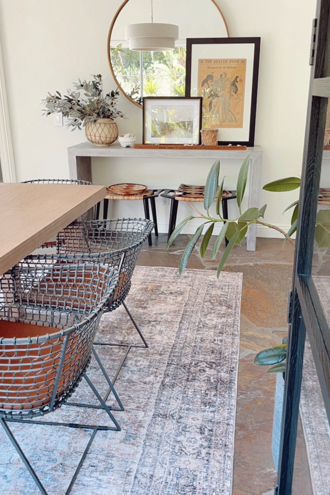 Dining room views 🙌🏻

#diningtable #arearug #consoletable 

#LTKSaleAlert #LTKHome #LTKStyleTip
