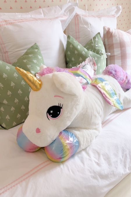 If your daughter likes unicorns she will flip over this giant stuffy! 🦄