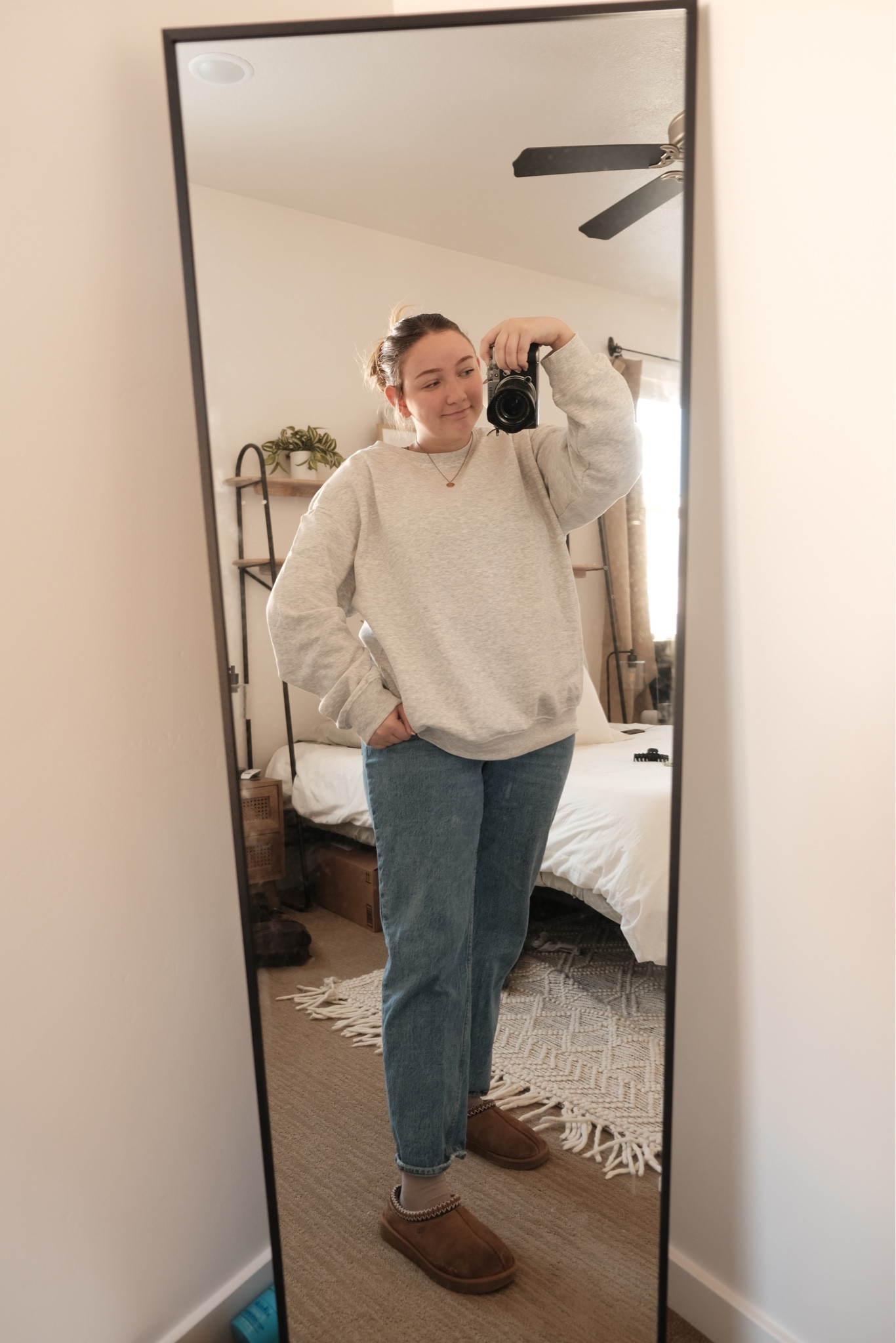 Perfect comfy outfit! Winter outfit inspo, college outfit, casual outfit, outfit ideas, style tips, fall outfits, sweaters, jeans, accessories, sunglasses, student outfit, college life, street style, streetware, #outfits #outfitideasforwomen #outfitstyle #styleideas 

#LTKstyletip #LTKU #LTKMostLoved