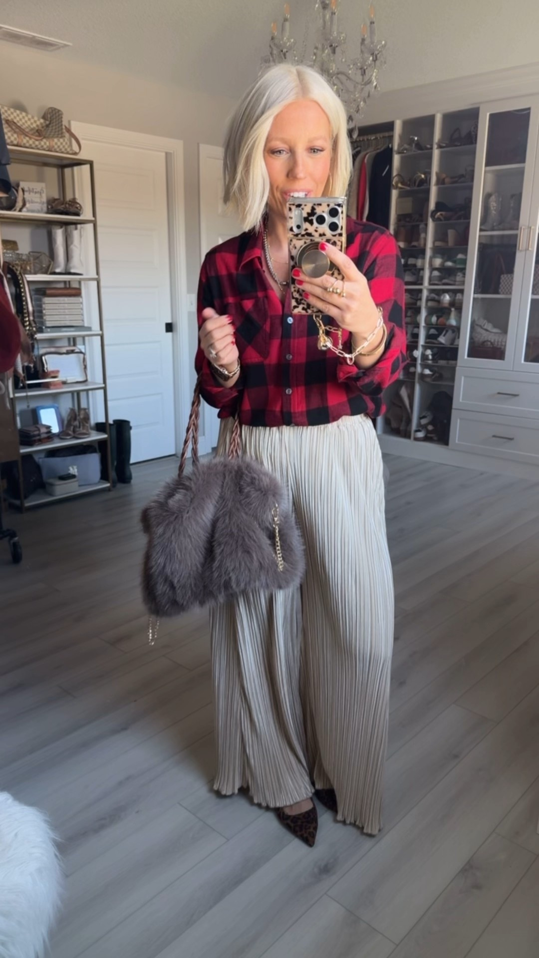 Brunch with Santa today!!! I can’t get enough of these fancy pants that feel like pajamas!!!
⬇️⬇️⬇️
Flannel small
Pants medium 

#LTKootd #LTKSeasonal #LTKHoliday