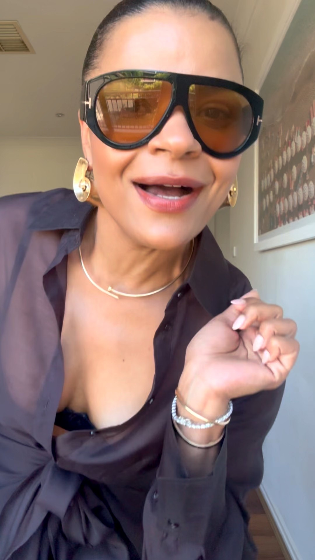 I think o found perfect go to dress for summer. This dress is lightweight so super comfortable on the hot days and it combines classic tailoring aka classic shirt dress but  with resort wear asthetic . 
Gorgeous and versatile! What do you think??

Comment DRESS and I will send you a link to shop this and even more gorgeous options x 