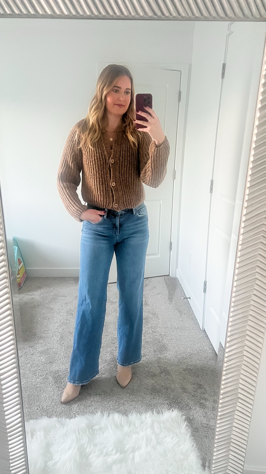 A little OOTD linked ✨ These jeans are so flattering and make your legs look longer!

#LTKFindsUnder100 #LTKWorkwear #LTKootd