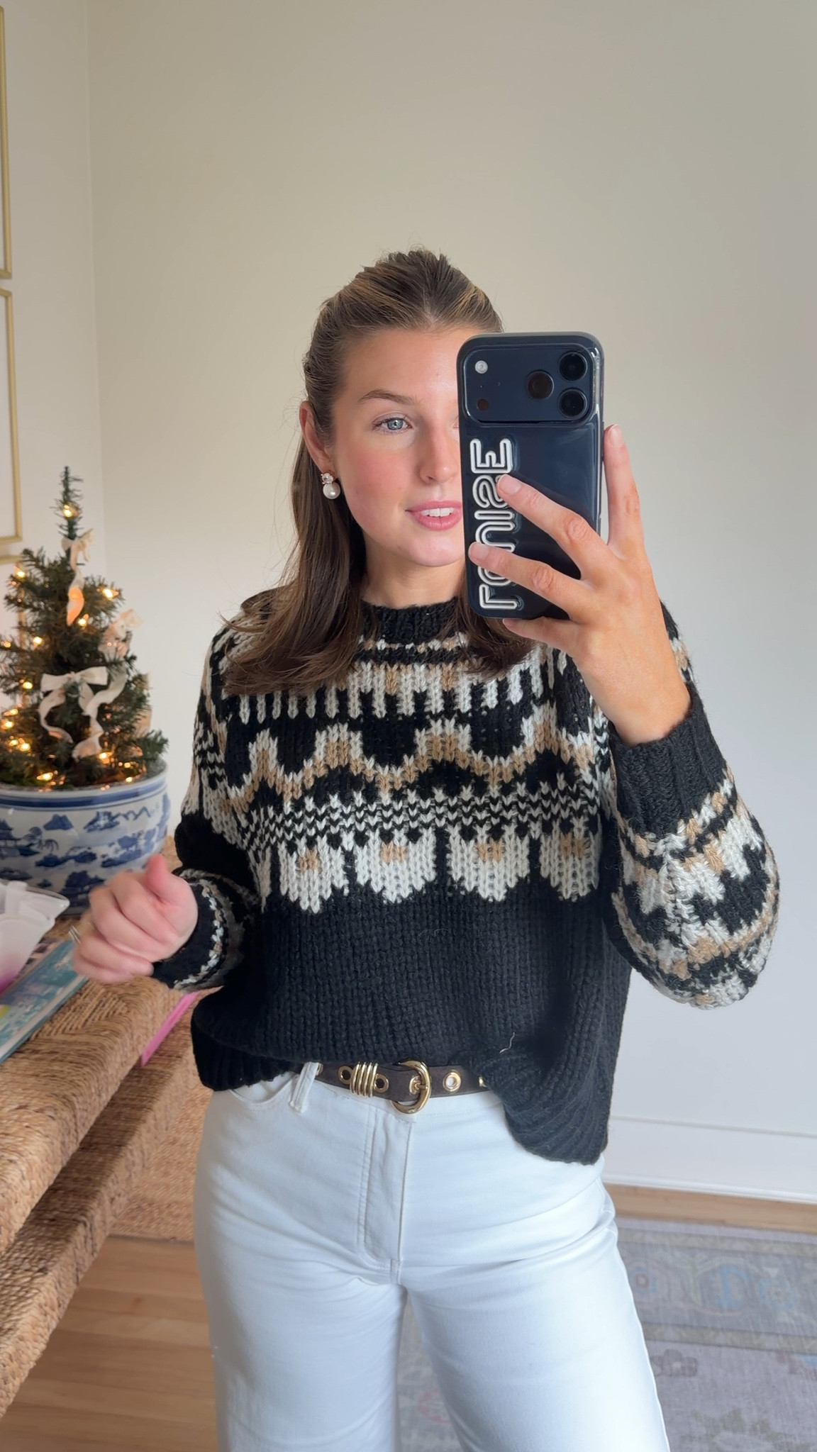 Cozy winter sweater! Wearing a S