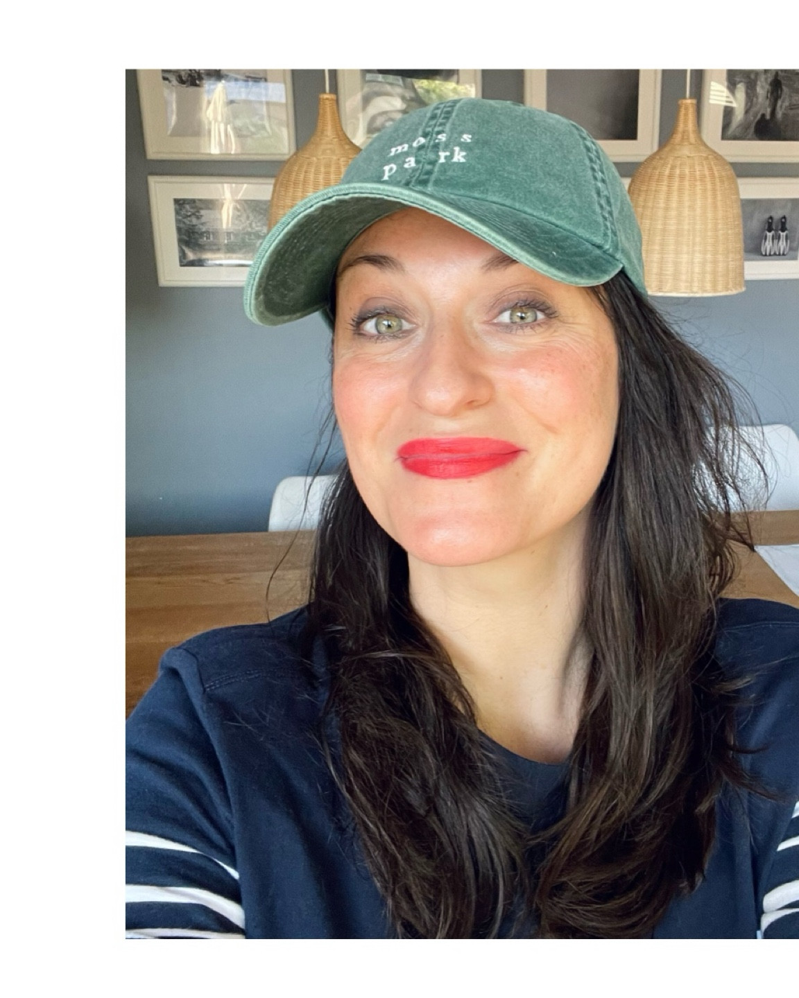 • Green denim « Moss Park » men cap #hm (linked)
• « Feed The flame » matte lipstick #revlon (linked)
• Navy breton top #monoprix (linked)