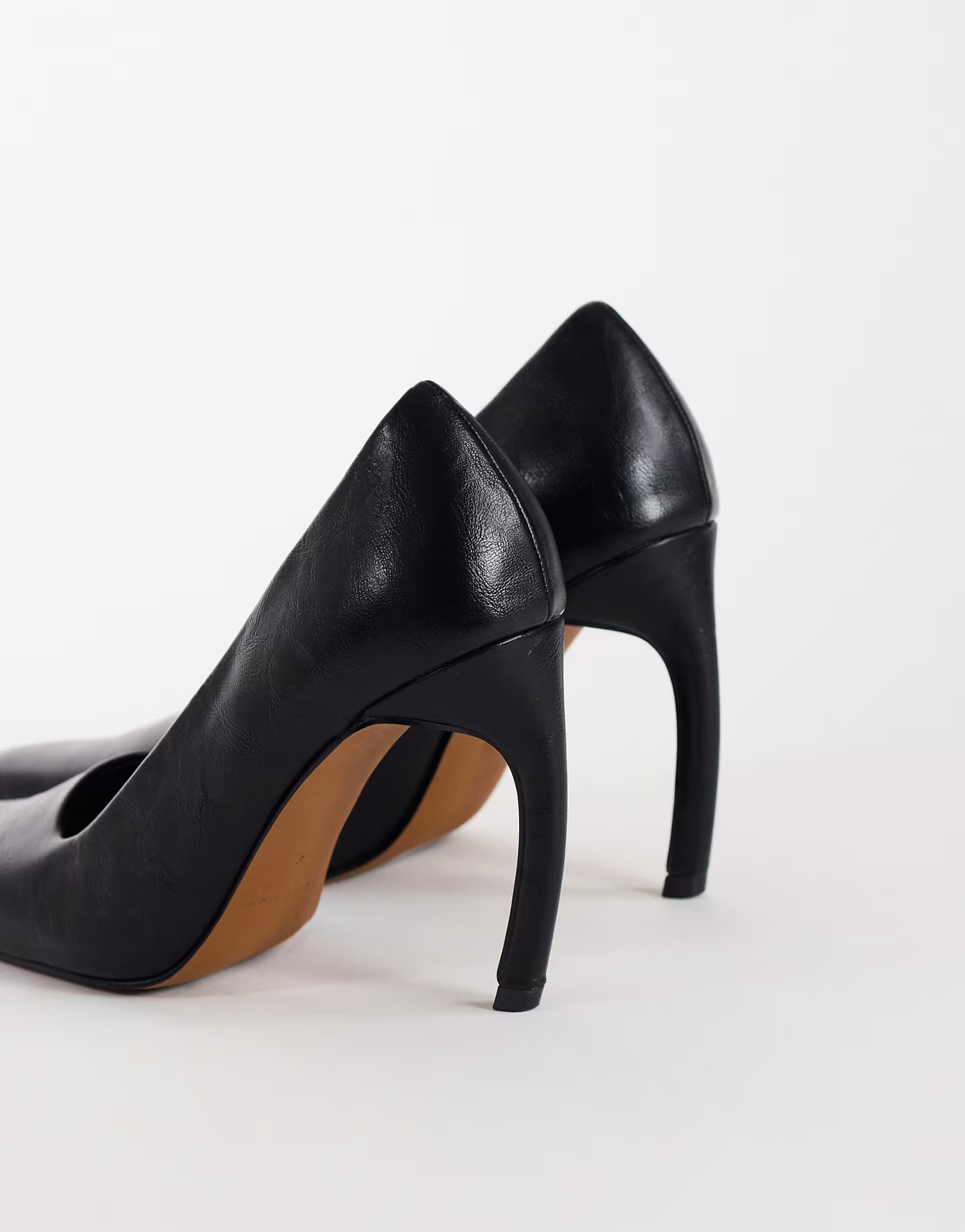 Topshop Amos Pumps mit skulpturiertem Bananenabsatz in Schwarz | ASOS (Global)
